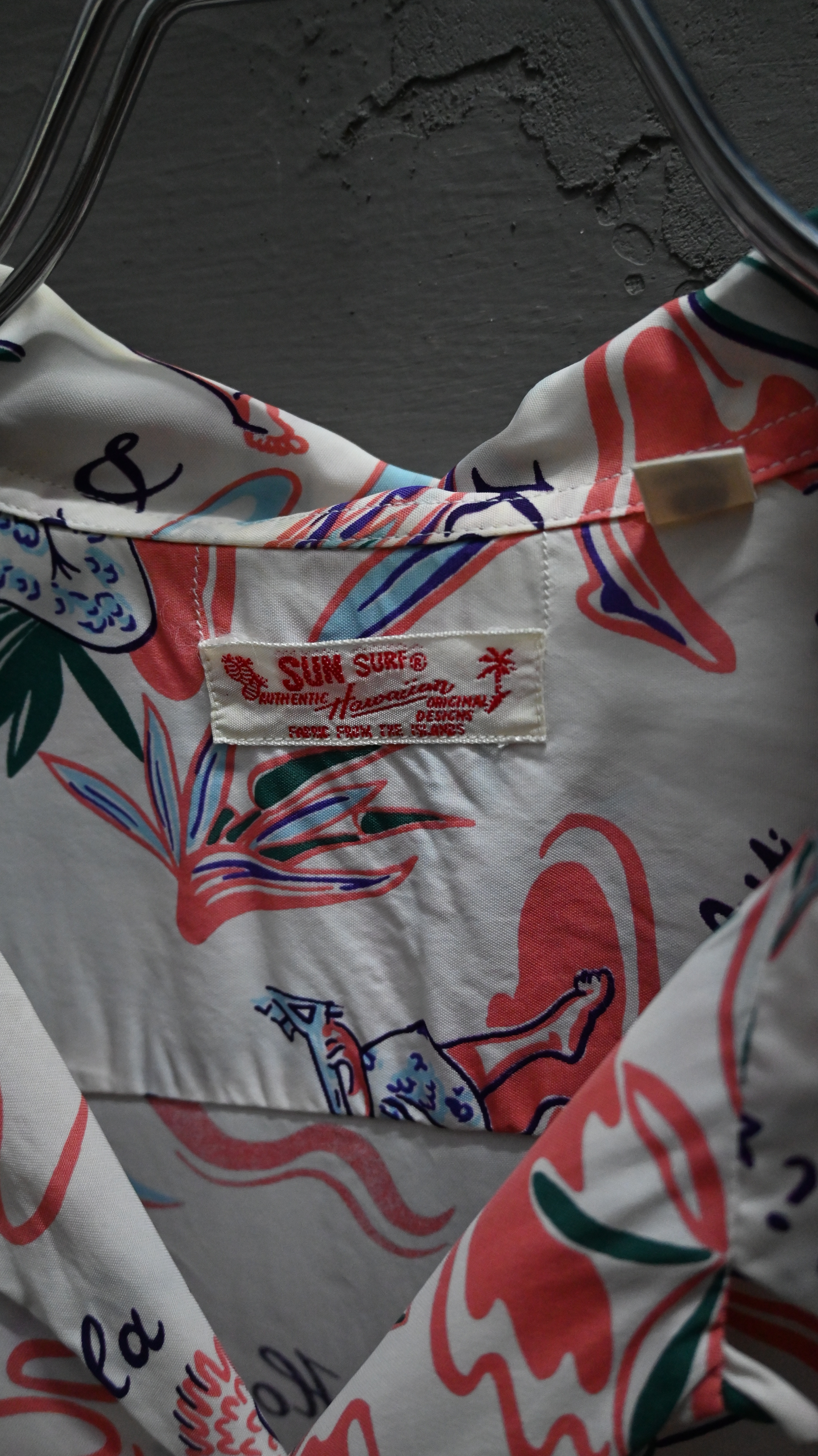 SUN SURF  Rayon Hawaiian Shirt  (Made In Japan)