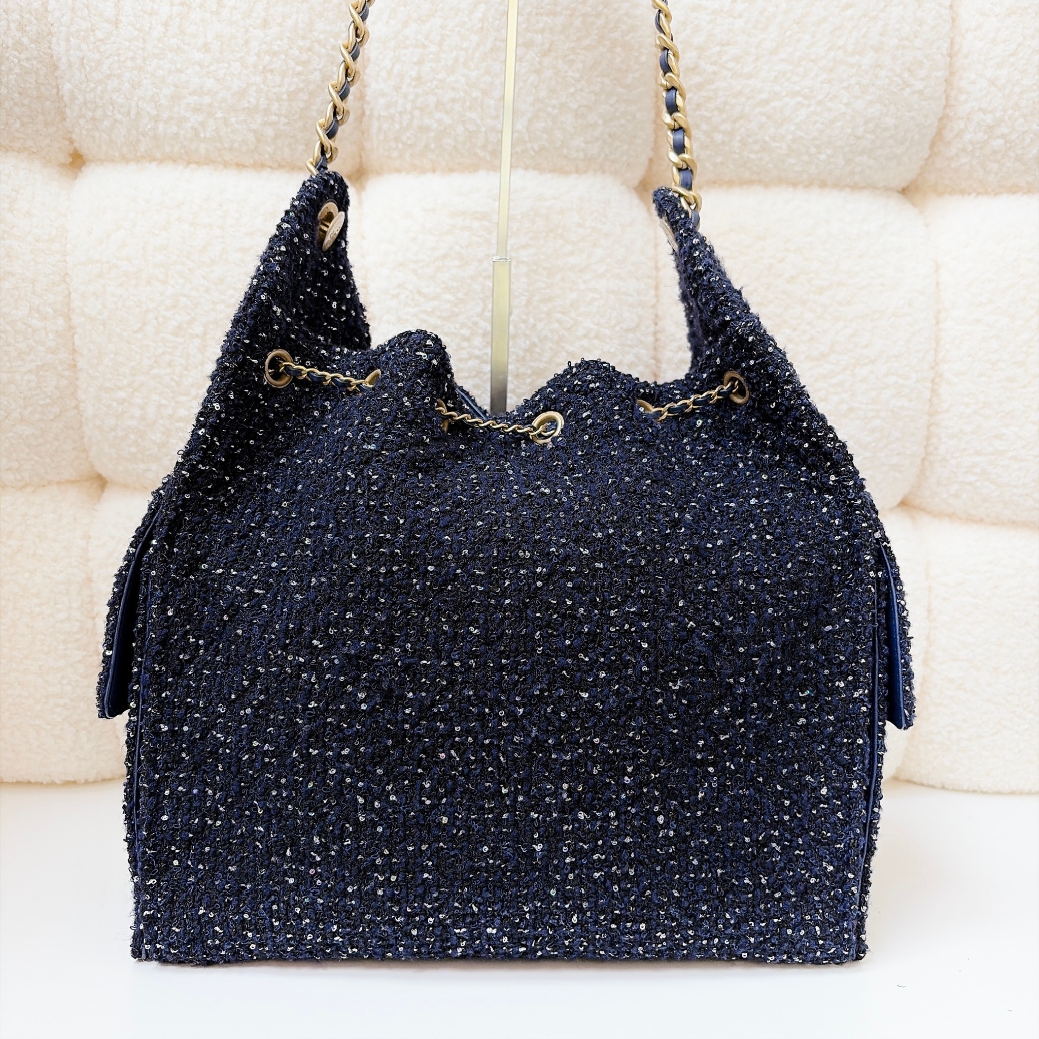 Chanel 25 Mini Hobo Bag in Tweed - Navy blue / GHW