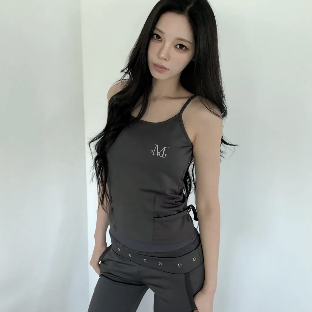 MUCENT 炭灰 無袖背心 腰帶 撞色 設計感上衣 疊穿 韓國代購