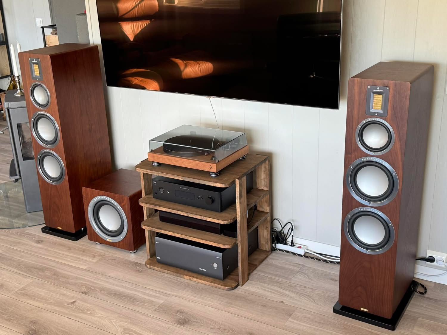 Audiovector QR5 Speaker and QR Sub Home Setup