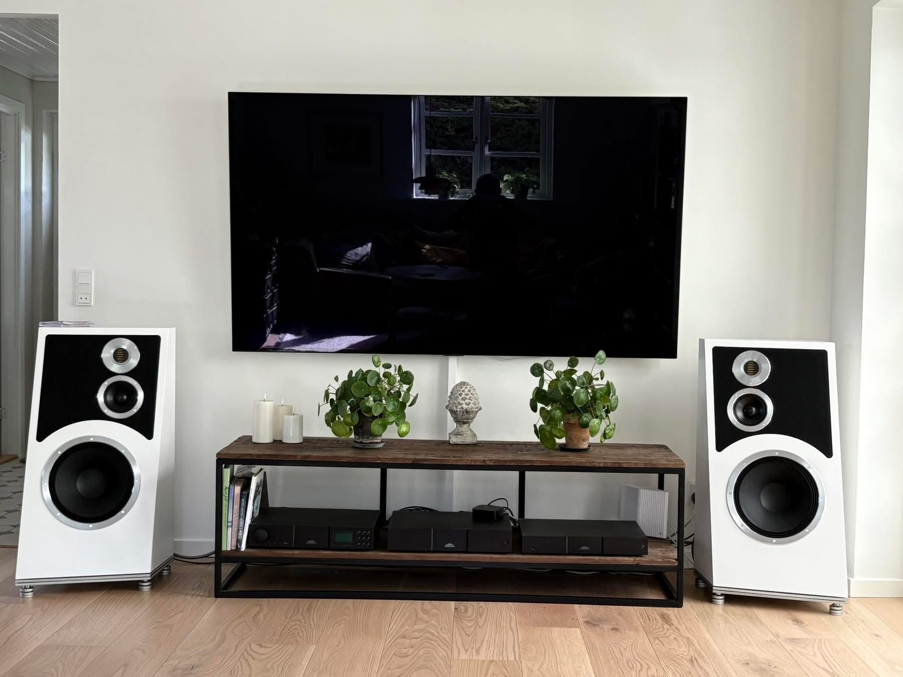 Audiovector Trapeze White Home Audio Setup