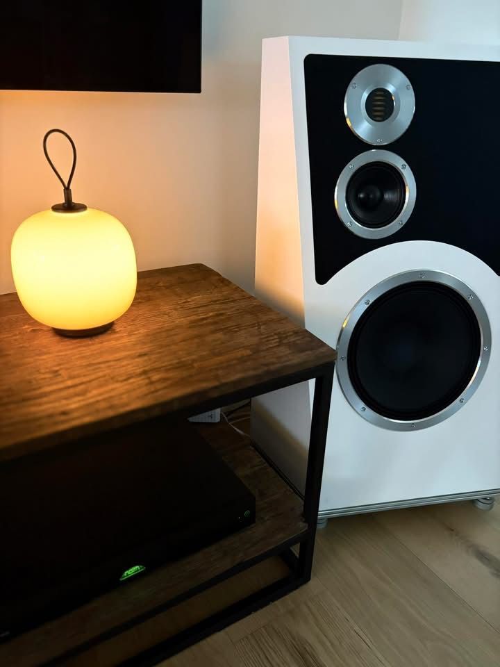 Audiovector Trapeze White Home Setup