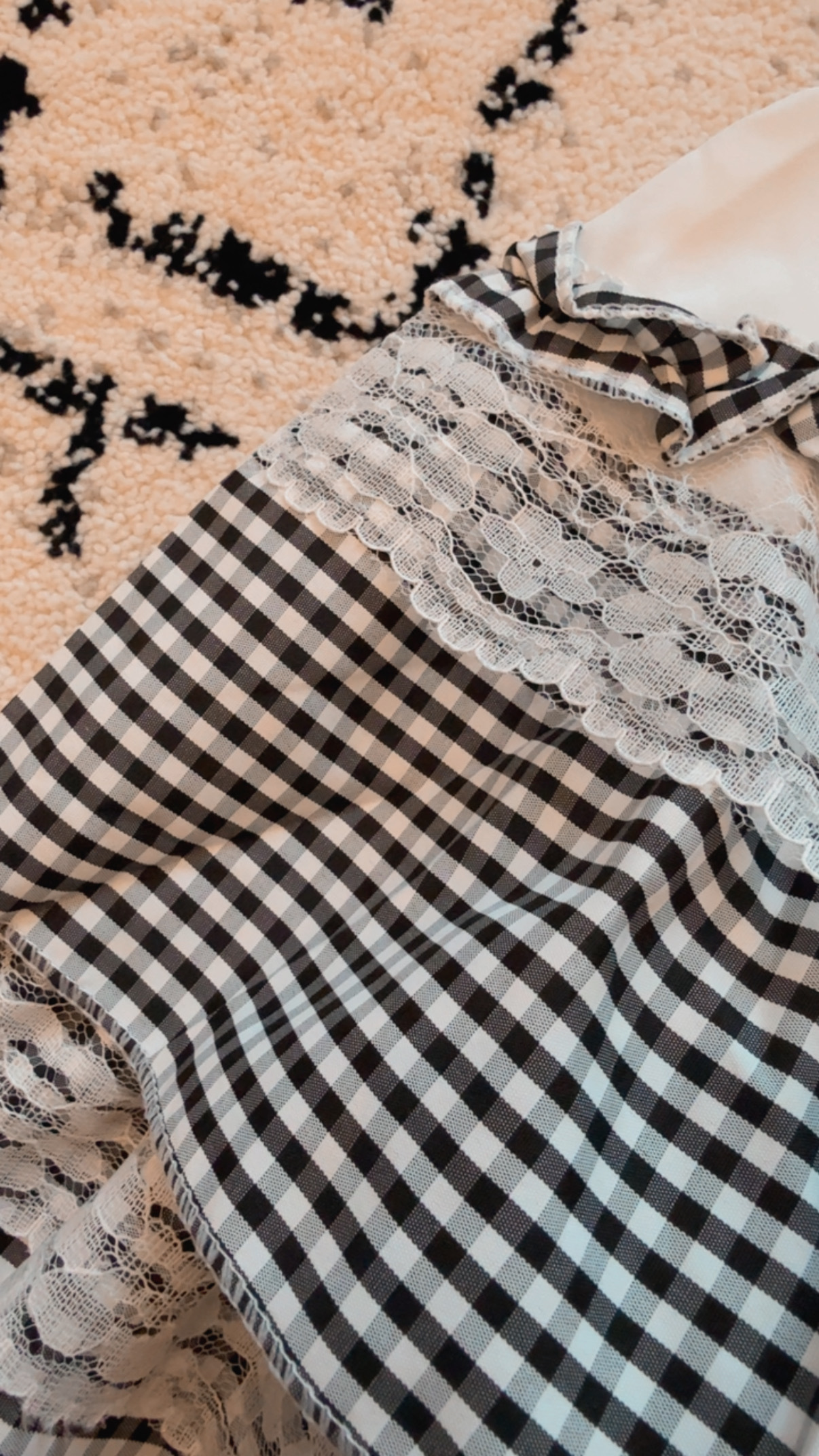 Candice Lace with black bottom ♡