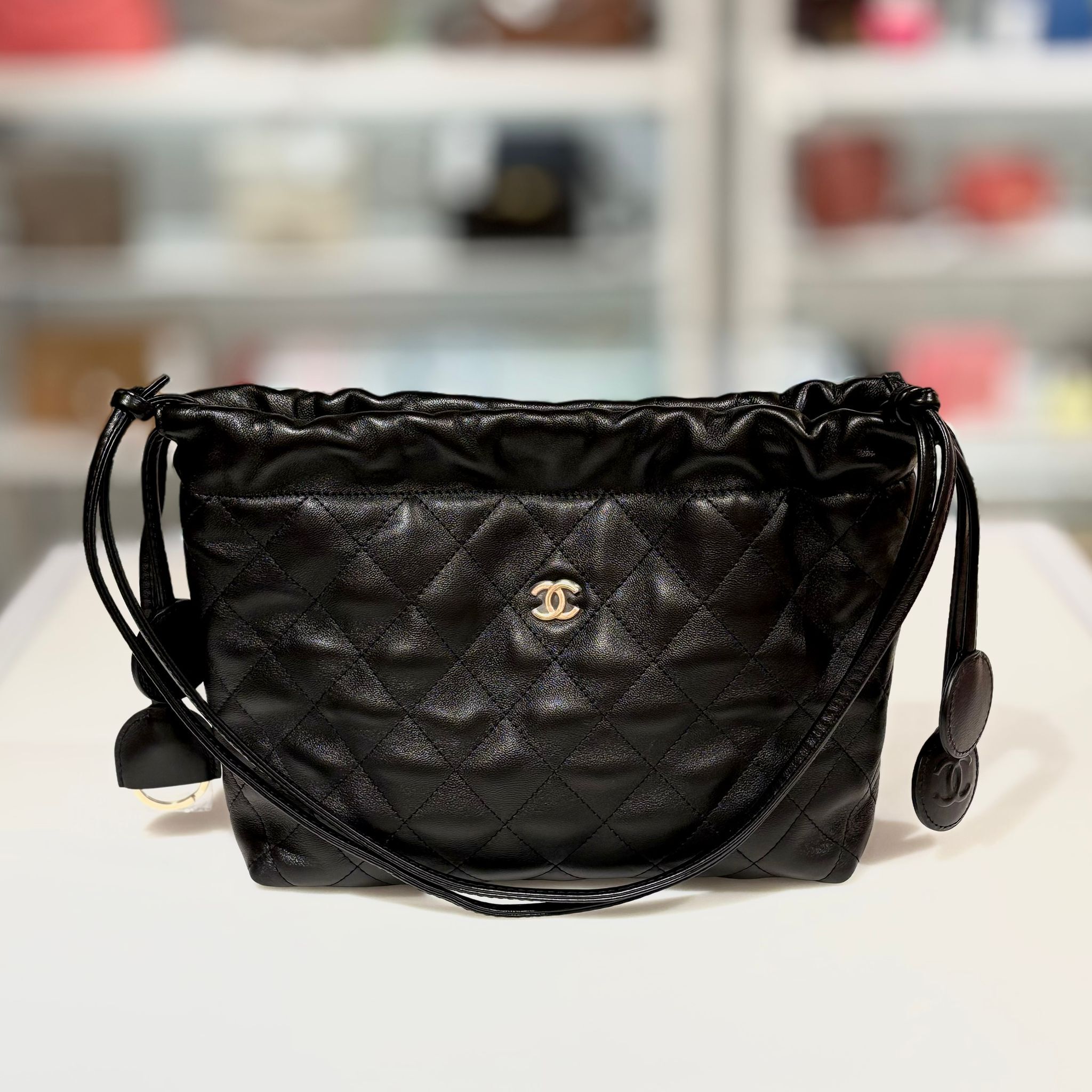 全新CHANEL 26P AP5227 CLUTCH WITH LEATHER STRAP BLACK 黑色羊皮金扣  #BRAND NEW #香榭站正品