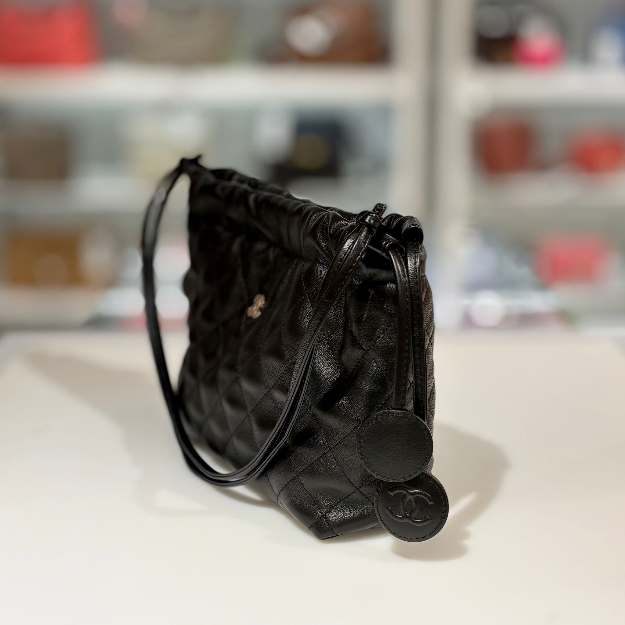 全新CHANEL 26P AP5227 CLUTCH WITH LEATHER STRAP BLACK 黑色羊皮金扣  #BRAND NEW #香榭站正品