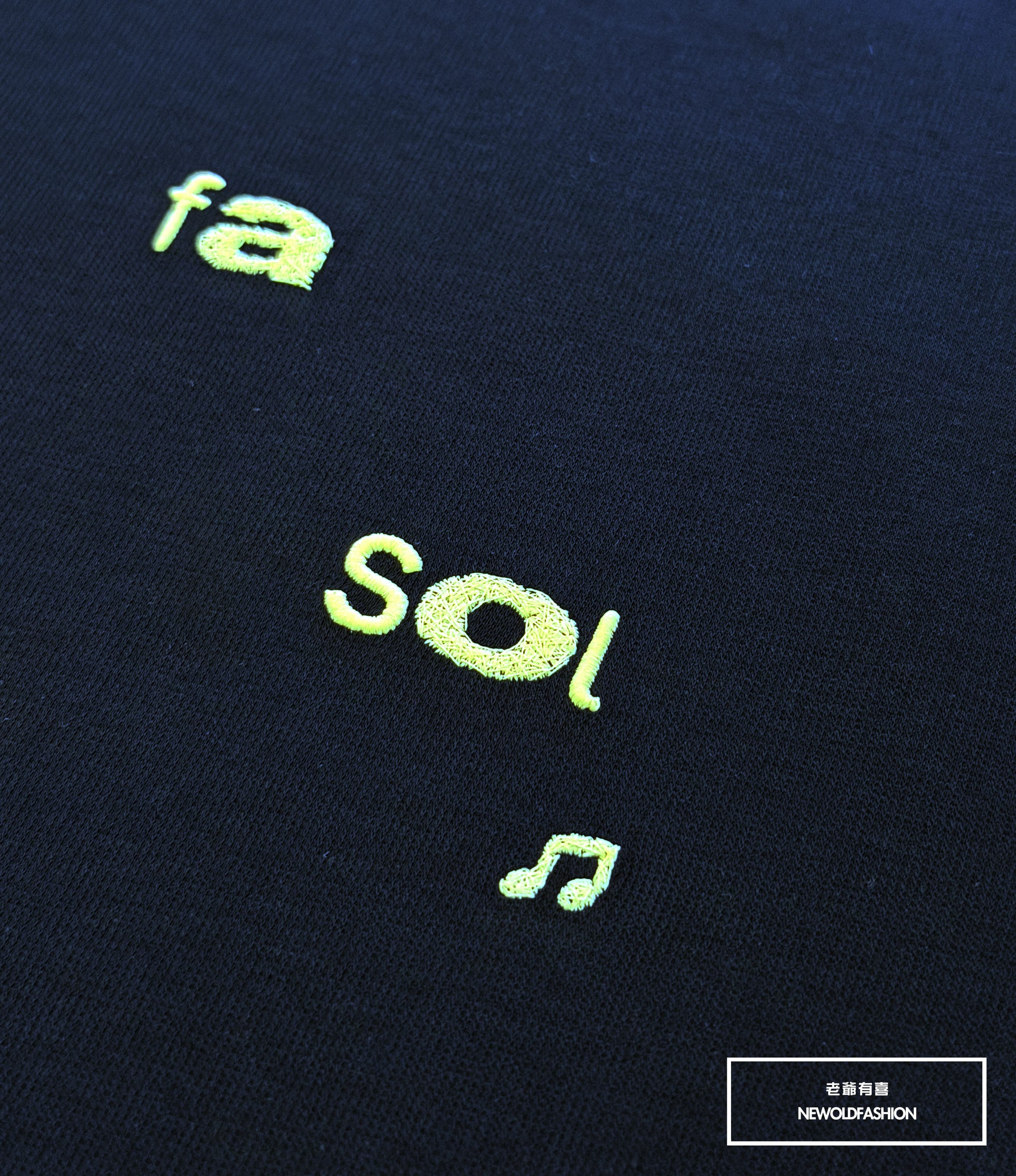 『新品上市』重磅弧形音符刺繡短T(NOF260588561)-黑