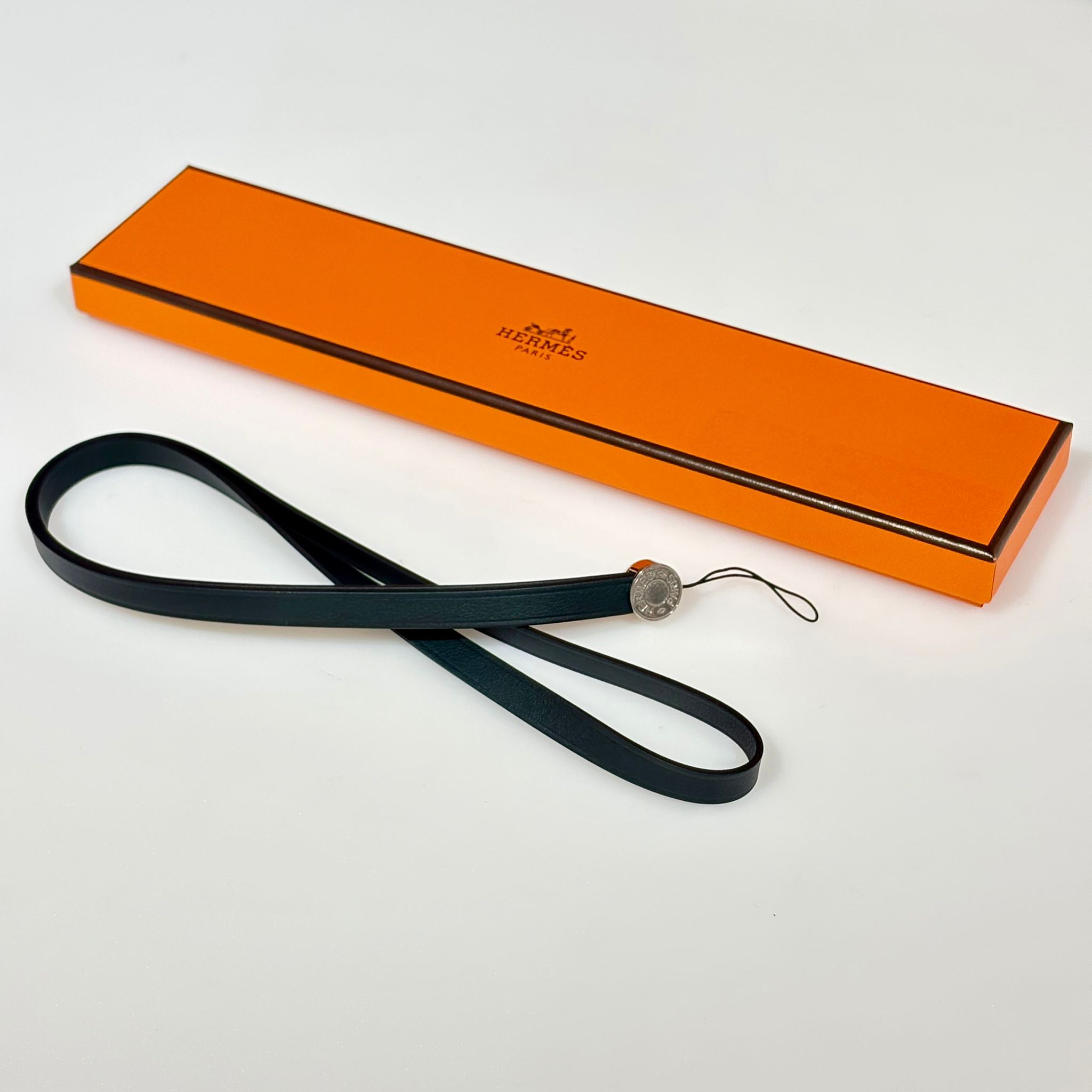 全新HERMES 手機掛繩, 藍芽耳機掛繩, IPSO LANYARD 墨綠色SWIFT皮銀扣 #BRAND NEW #香榭站正品