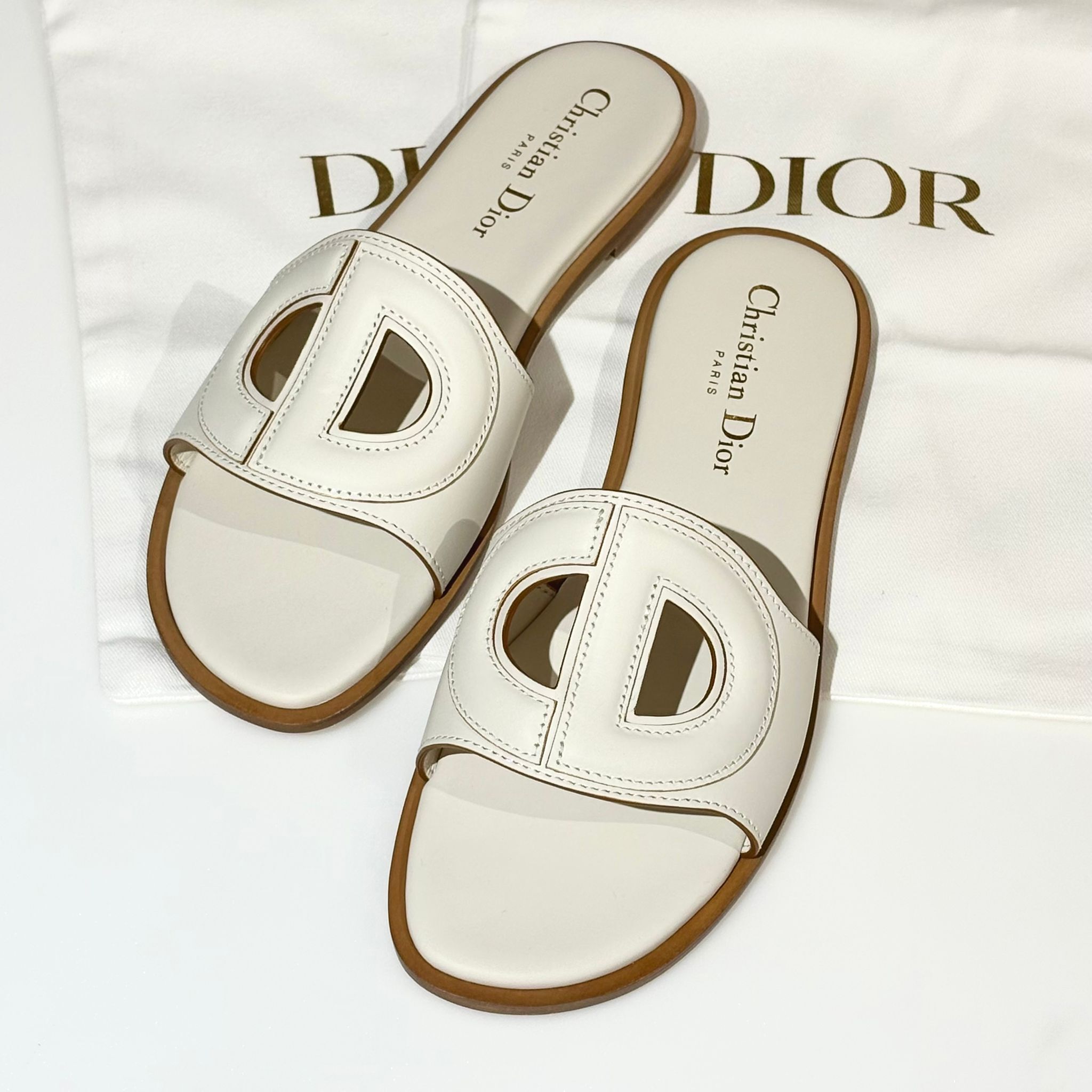 全新Dior拖鞋 35碼 white calfskin D-Club slide sandals 白色羊皮啡底 #BRAND NEW #香榭站正品