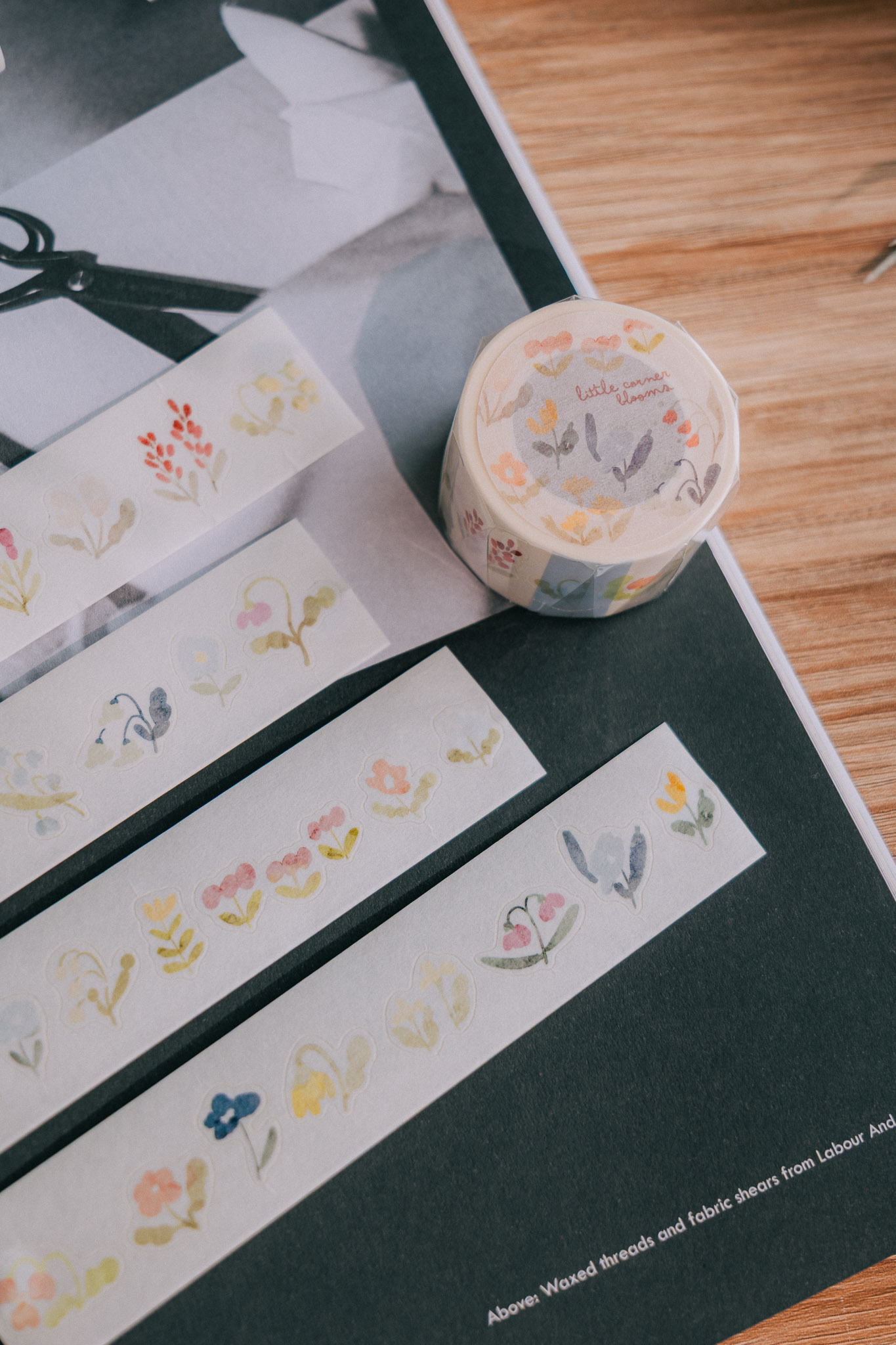 Meow Illustration．角落の小小花 2.5cm割型日本和紙膠帶 <整捲/分裝>