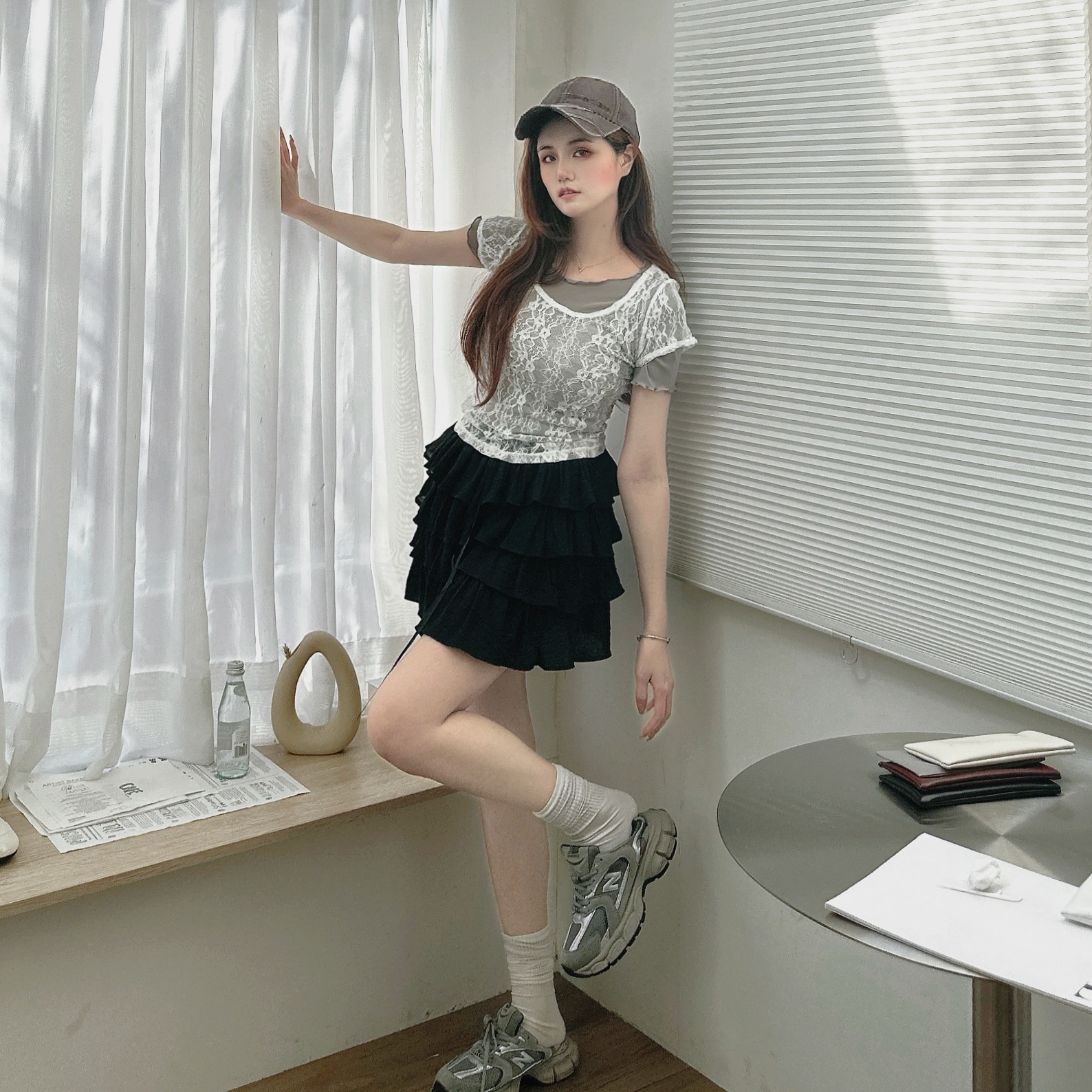 疊穿兩件雕花蕾絲TEE