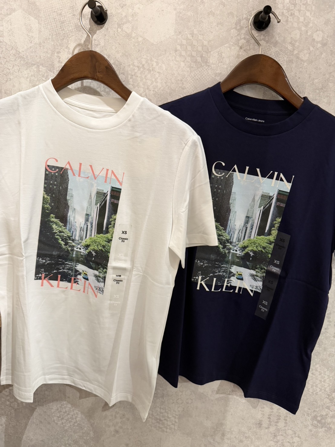 Calvin Klein CK 女款 城市街景大字母 短袖上衣 短T