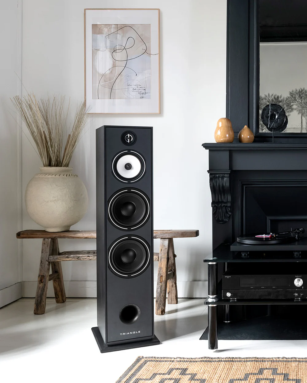 Triangle HiFi 師傅在蘇瓦松工坊手工組裝喇叭