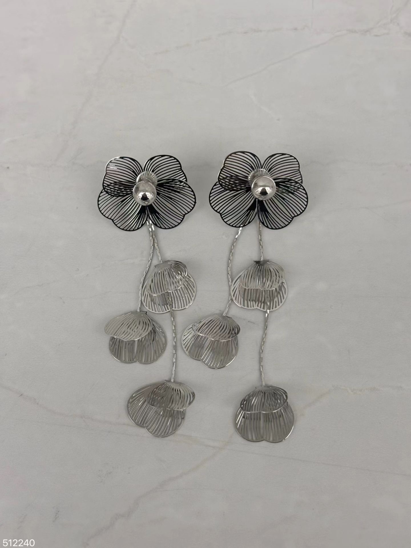 512240 花瓣垂釣耳環
