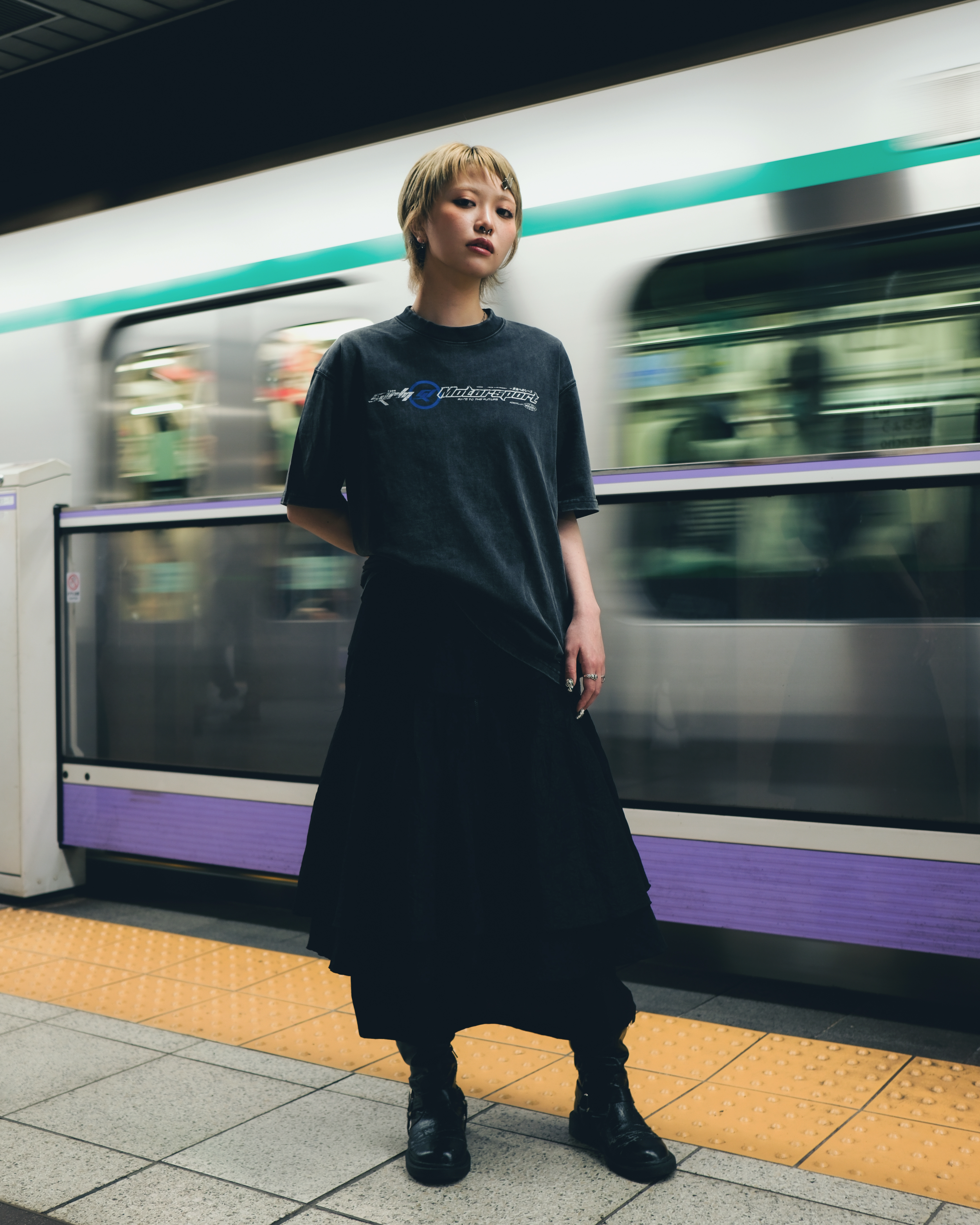 SKINARMA Asphalt 賽車風格 T-Shirt (洗水黑)