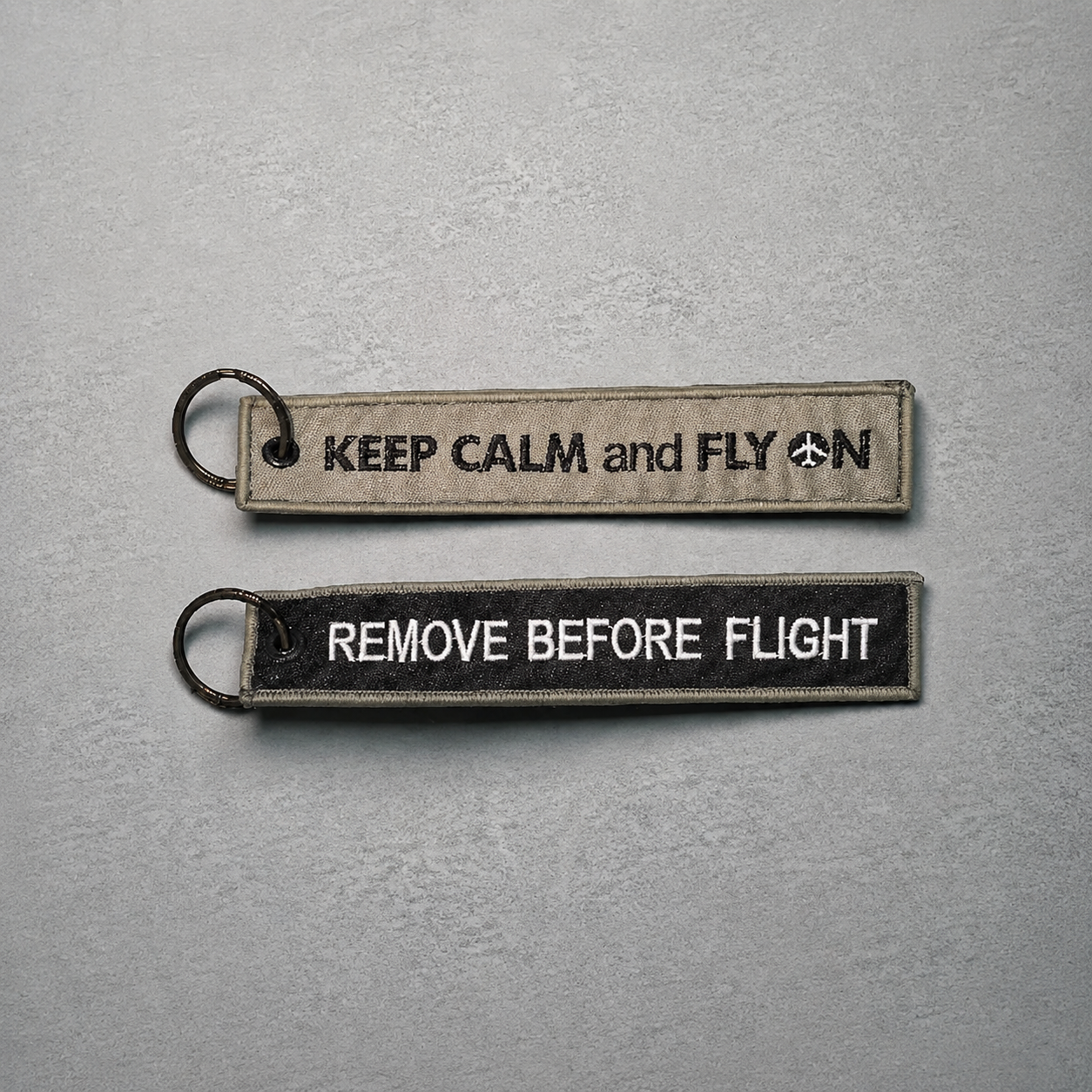 KEEP CALM and FLY ON 灰/黑 飛行前拆除鑰匙圈