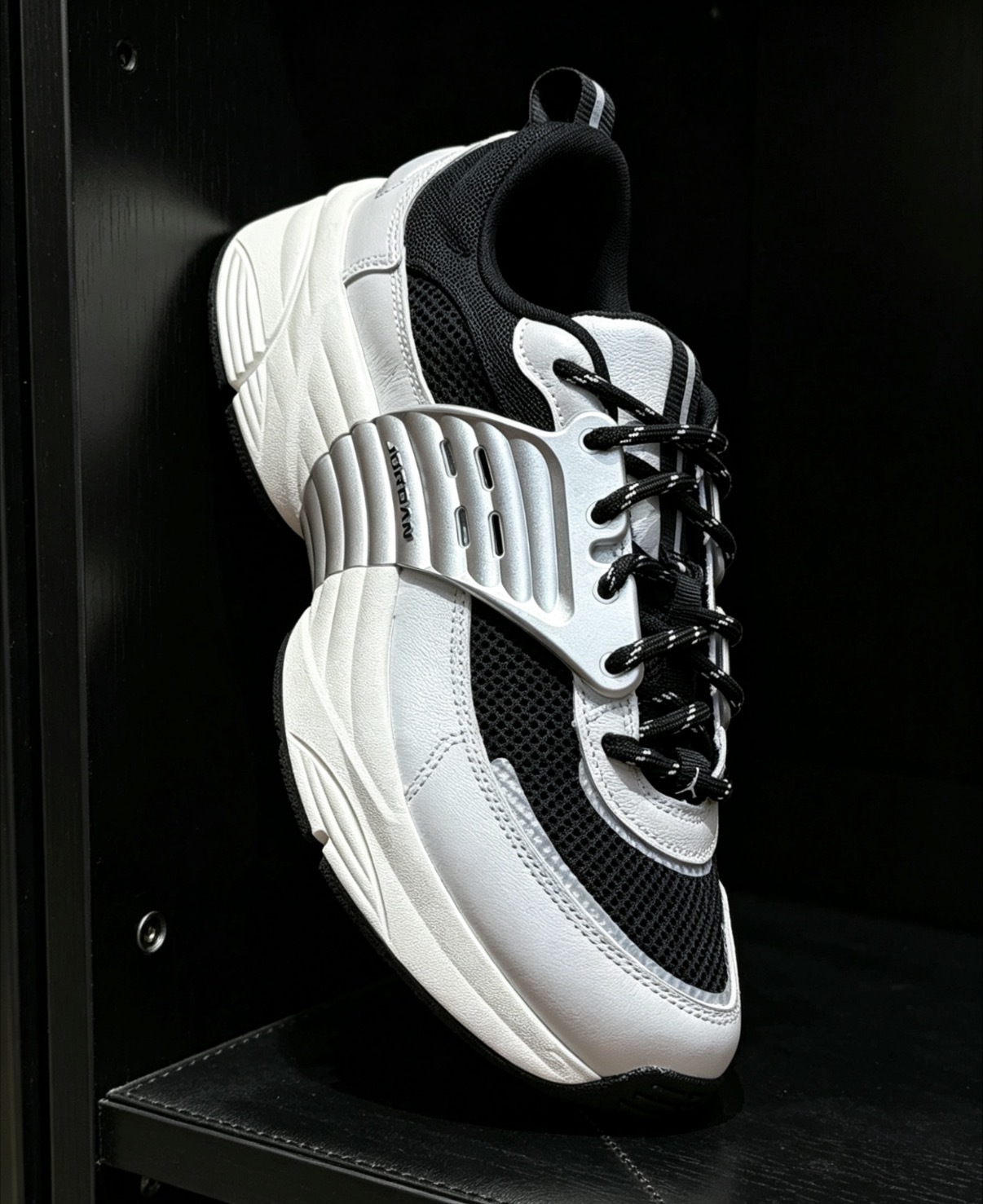 男鞋 NIKE JORDAN TRUNNER O/S 銀黑白 網眼 麂皮 回彈 支撐 運動鞋【IB3722-010】