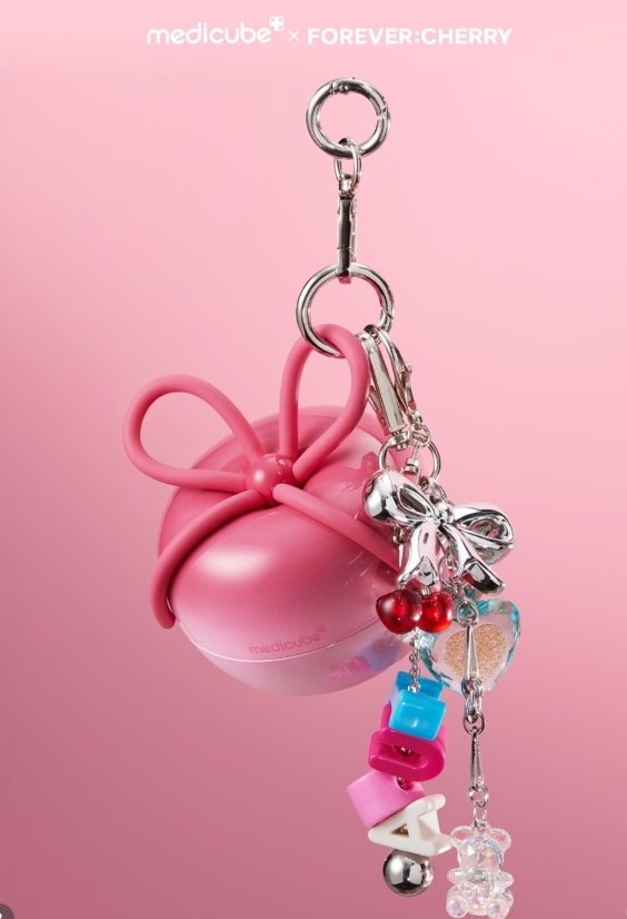 【Luxury】韓國 Medicube　FOREVER CHERRY 美妝品牌 聯名梳 張員瑛 for_everyoung10 蝴蝶結櫻桃美髮亮澤梳 掛飾 櫻桃梳 美髮梳