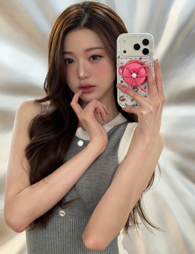 【Luxury】韓國 Medicube　FOREVER CHERRY 美妝品牌 聯名梳 張員瑛 for_everyoung10 蝴蝶結櫻桃美髮亮澤梳 掛飾 櫻桃梳 美髮梳