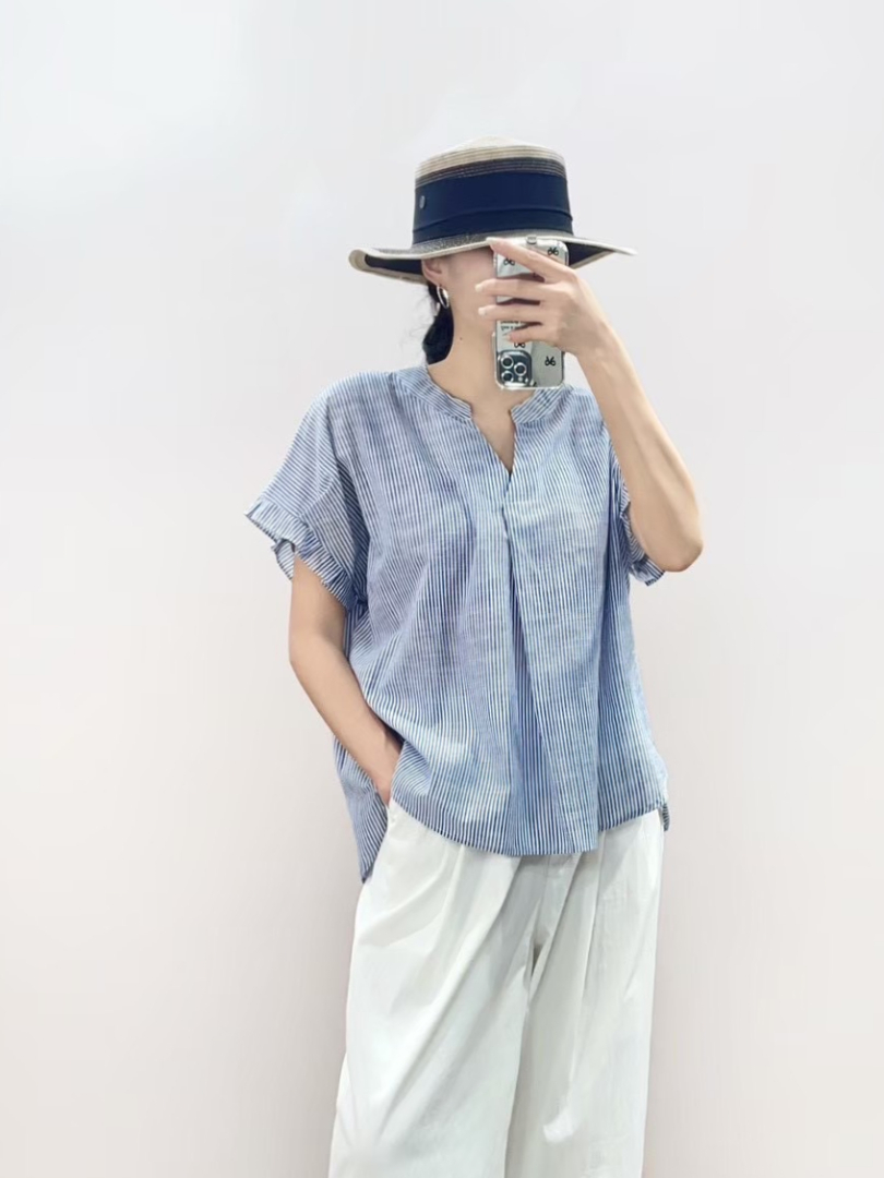 細緻的直條紋清爽感V領棉襯衫