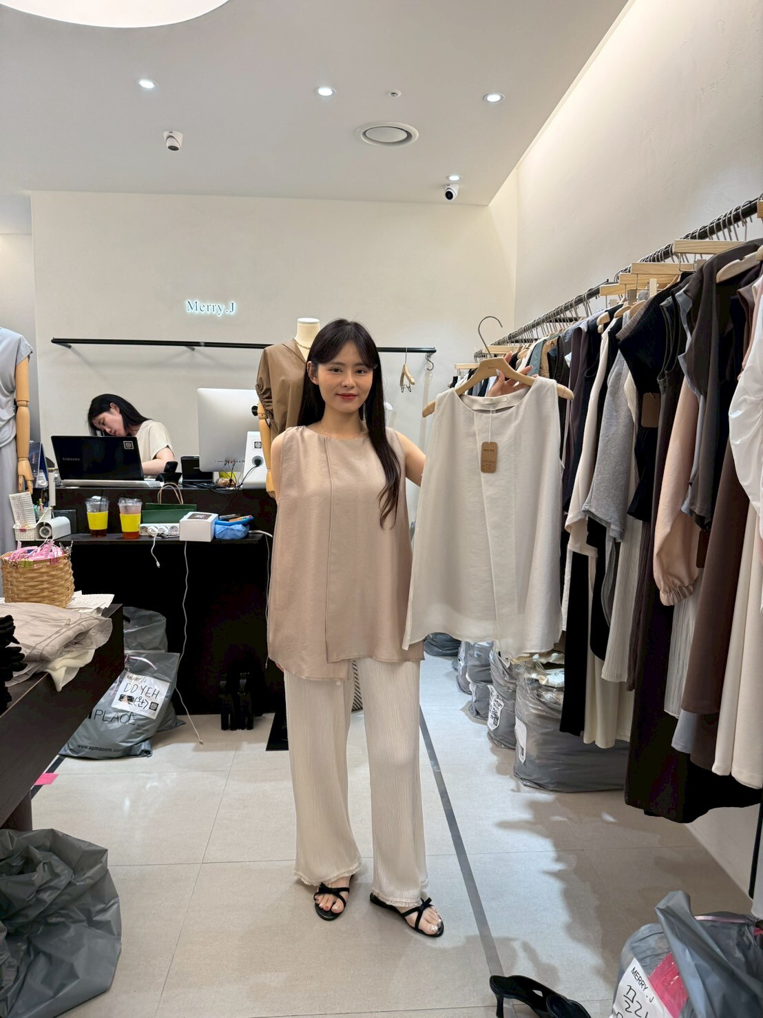 MJ6222 兩層飄逸背心