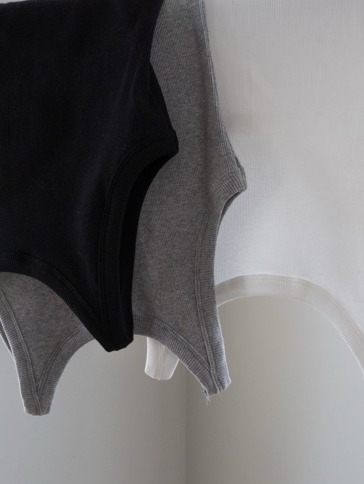 Back Deep U ribbed vest