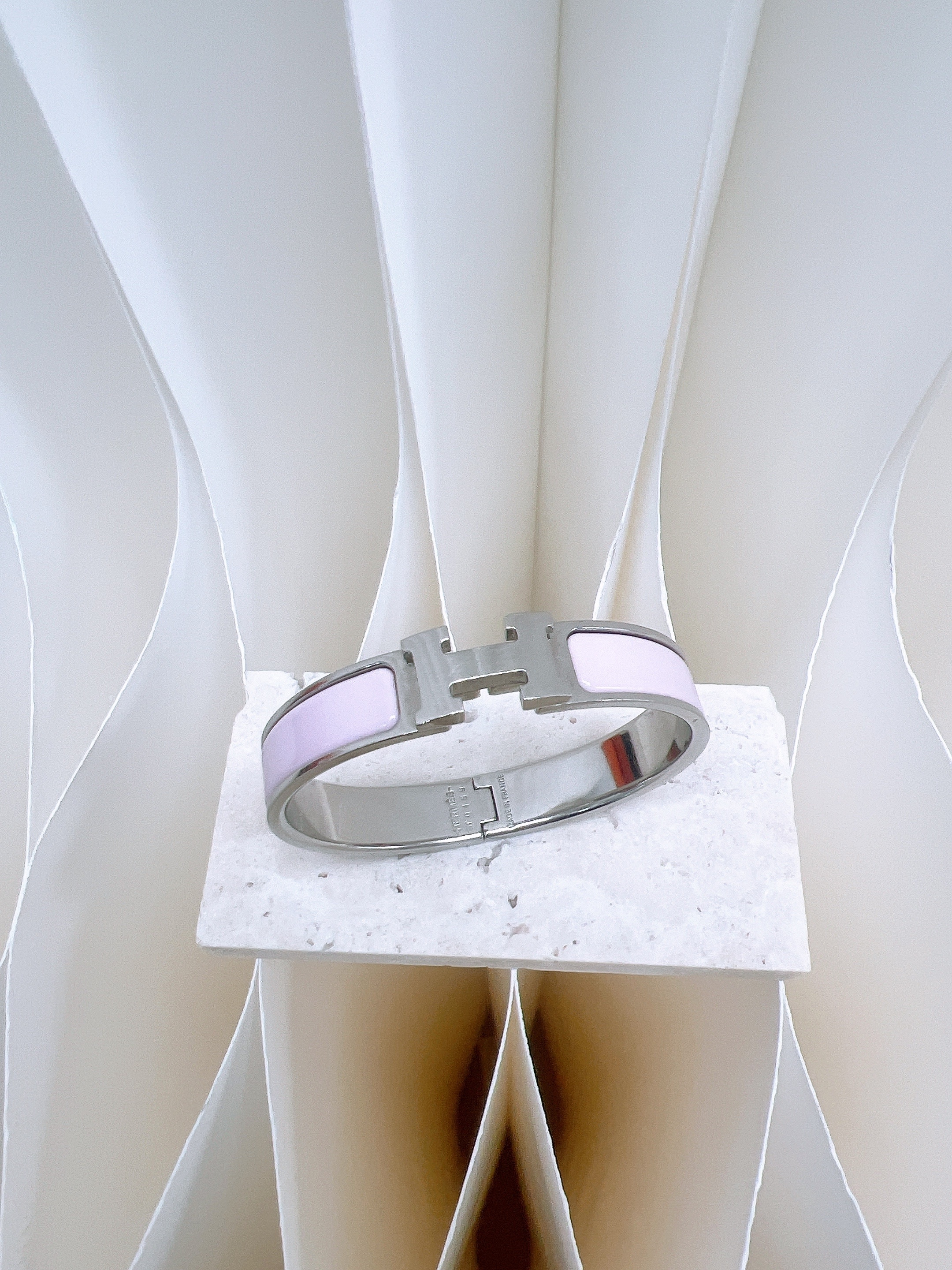 Hermes clic h bracelet (pale pink/ silver color) GM