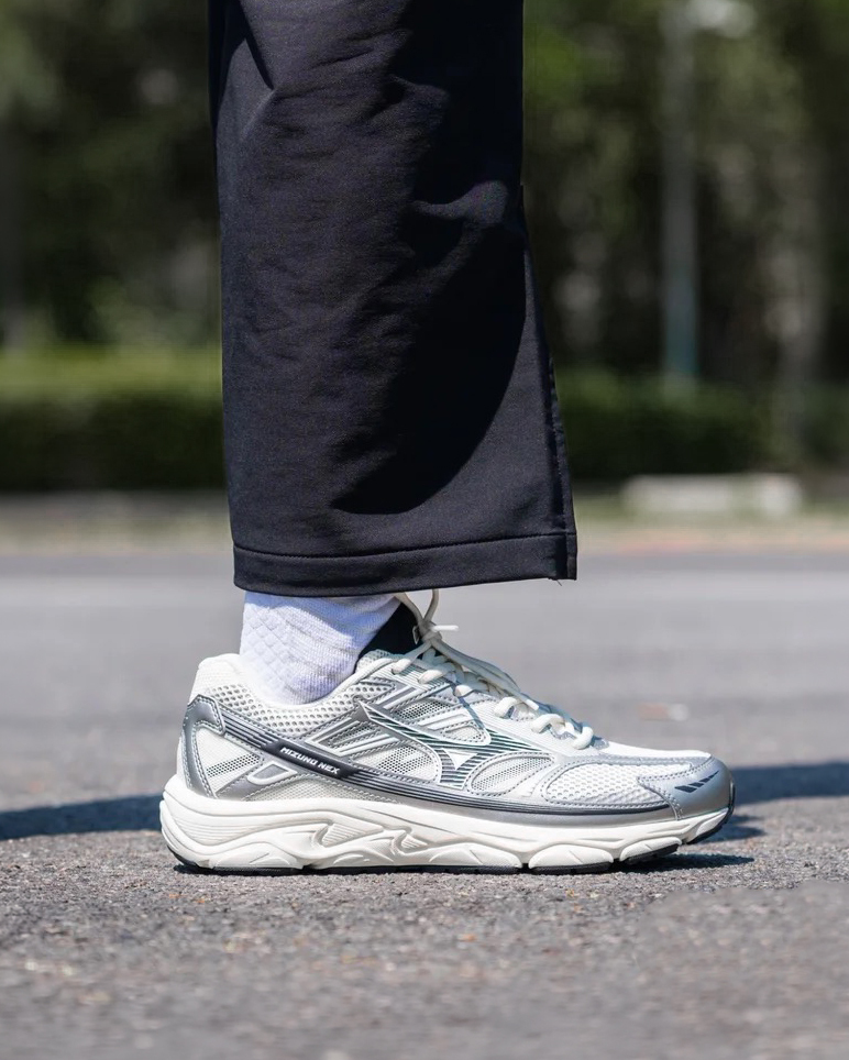 Mizuno NEX Jogging shoes, gray, silver and white ｜D1GH2624-01(預購Pre-order)