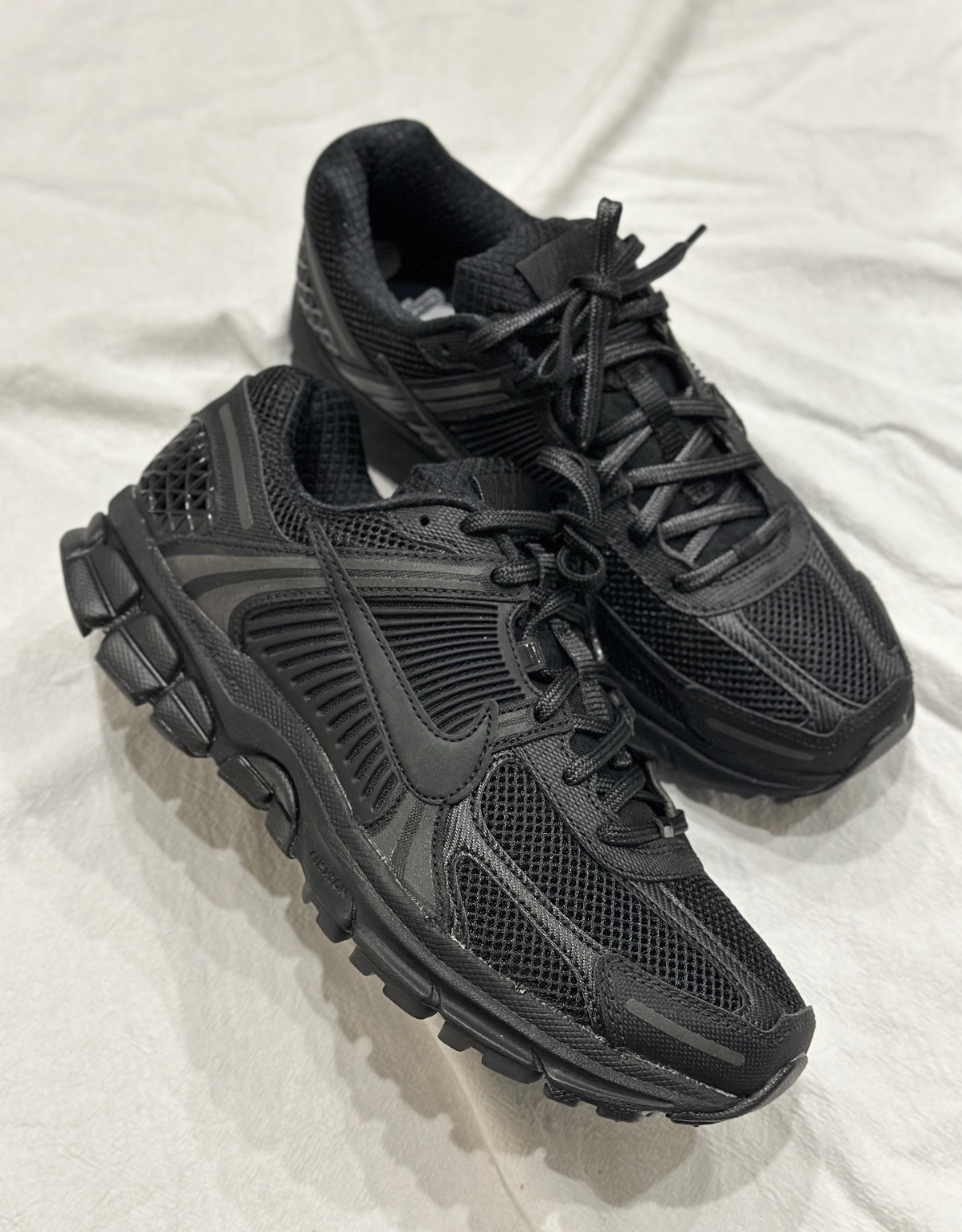 男鞋 NIKE ZOOM VOMERO 5 SE 碳黑灰 麂皮 復古 支撐力 運動 休閒鞋【IH8039-002】VMO5