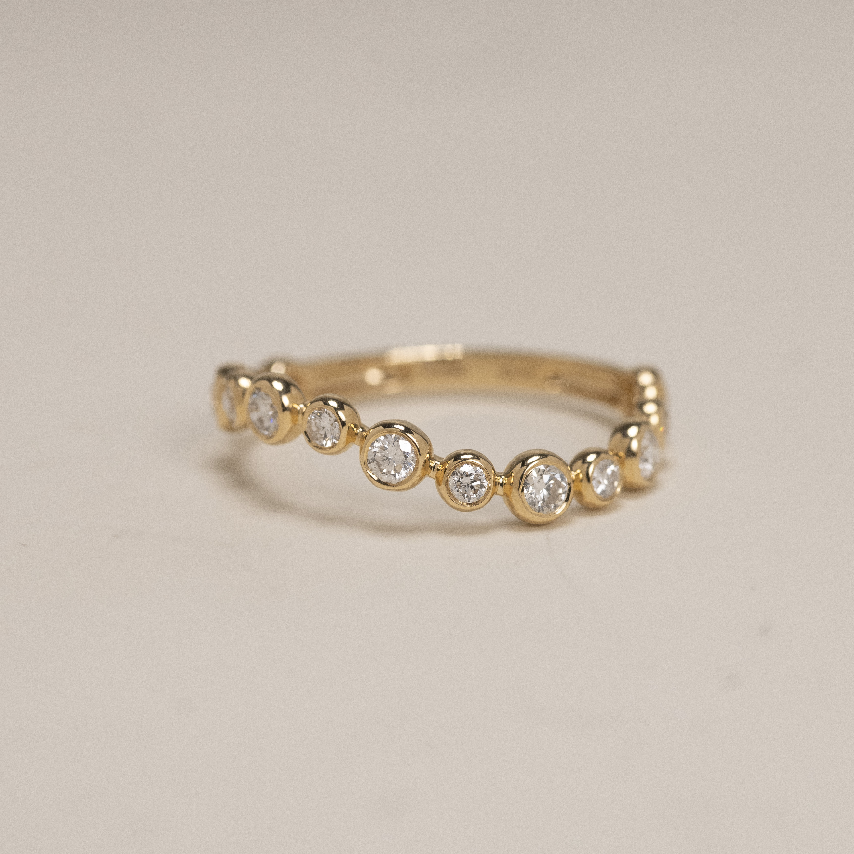 18K Curve Bubble Diamond Ring