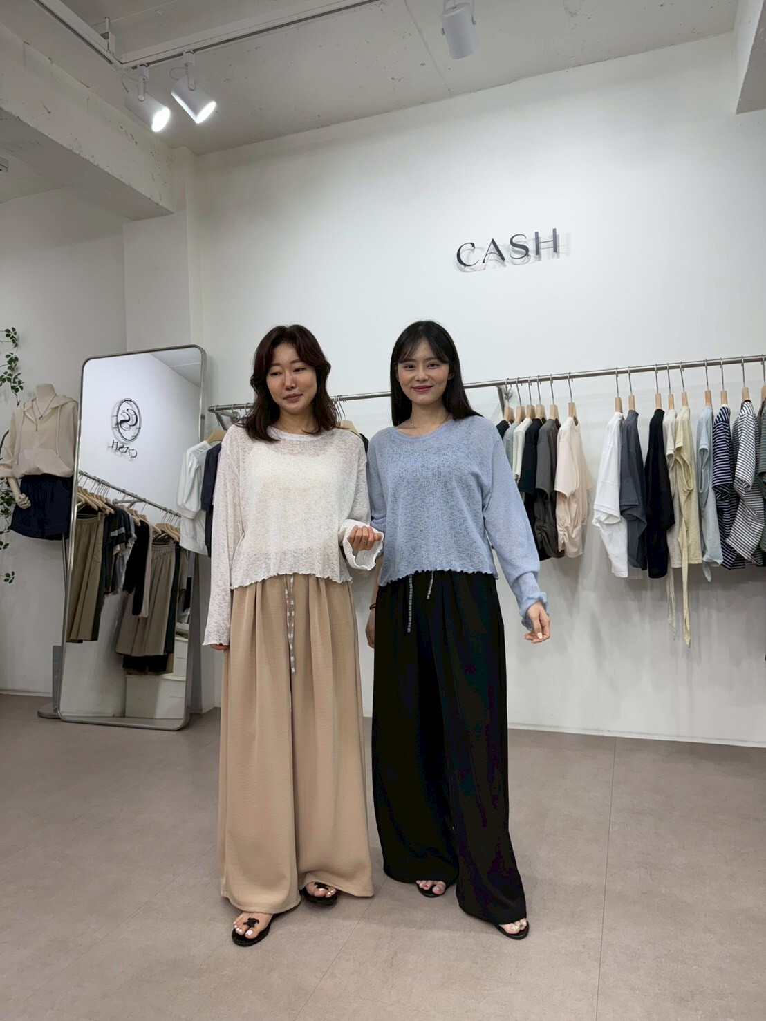 CA6217 木耳邊透透上衣