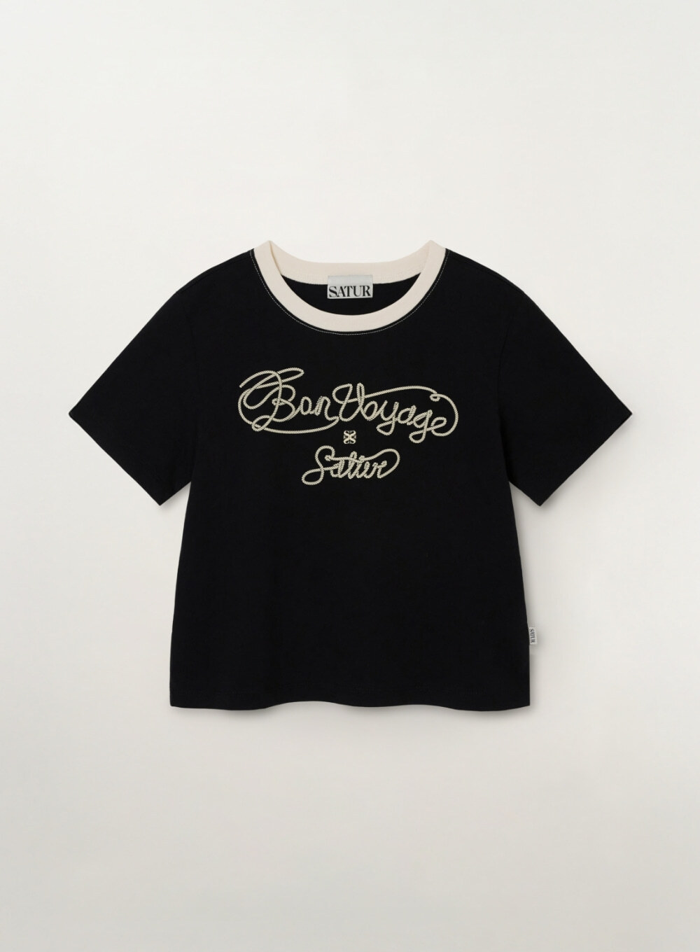 【入LIVECODE一件減至$228😱🔥！】【韓國大熱品牌😍朴圭瑛SEVENTEEN同款！】【SATUR】(W) New Bon Voyage Graphic T-Shirt (2 Colors)