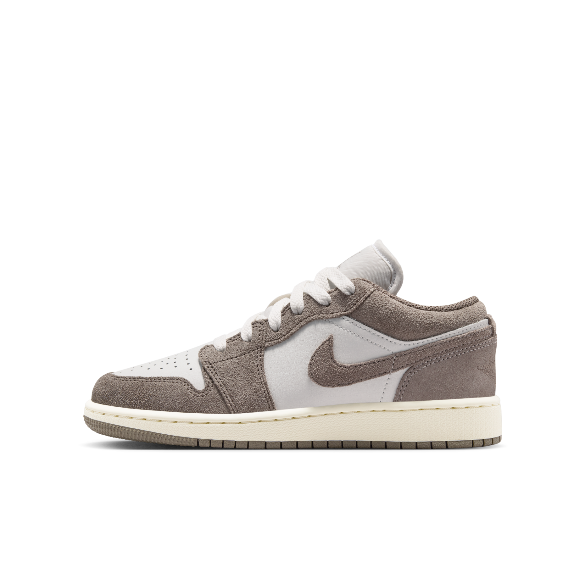 大童鞋 女生尺寸 NIKE AIR JORDAN 1 LOW GS 棕白 麂皮 復古 休閒 運動鞋【553560-026】