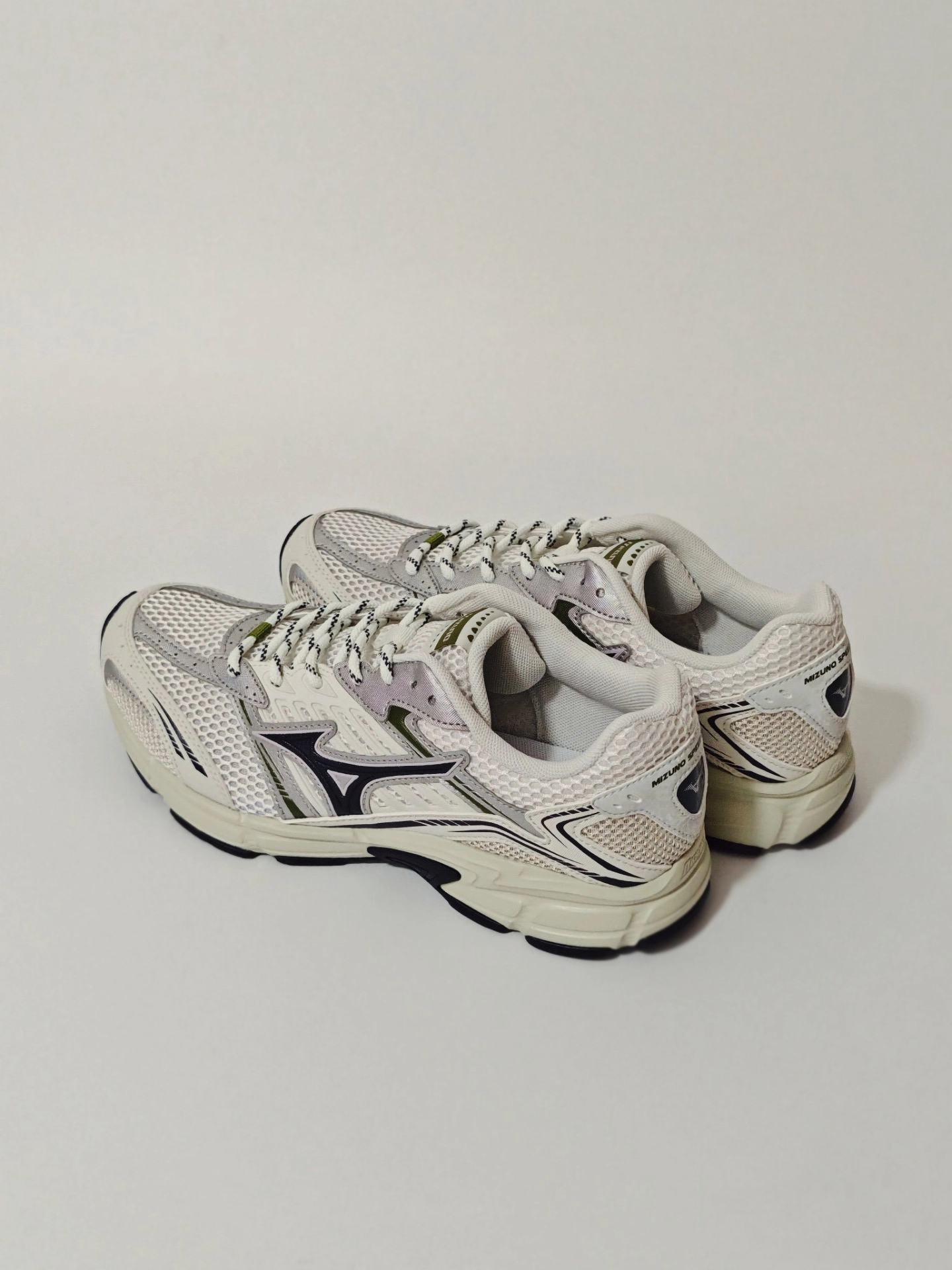 Mizuno Speed 2010 男女情侶鞋奶油白灰 復古 機能鞋 D1GH251706(預購Pre-order)