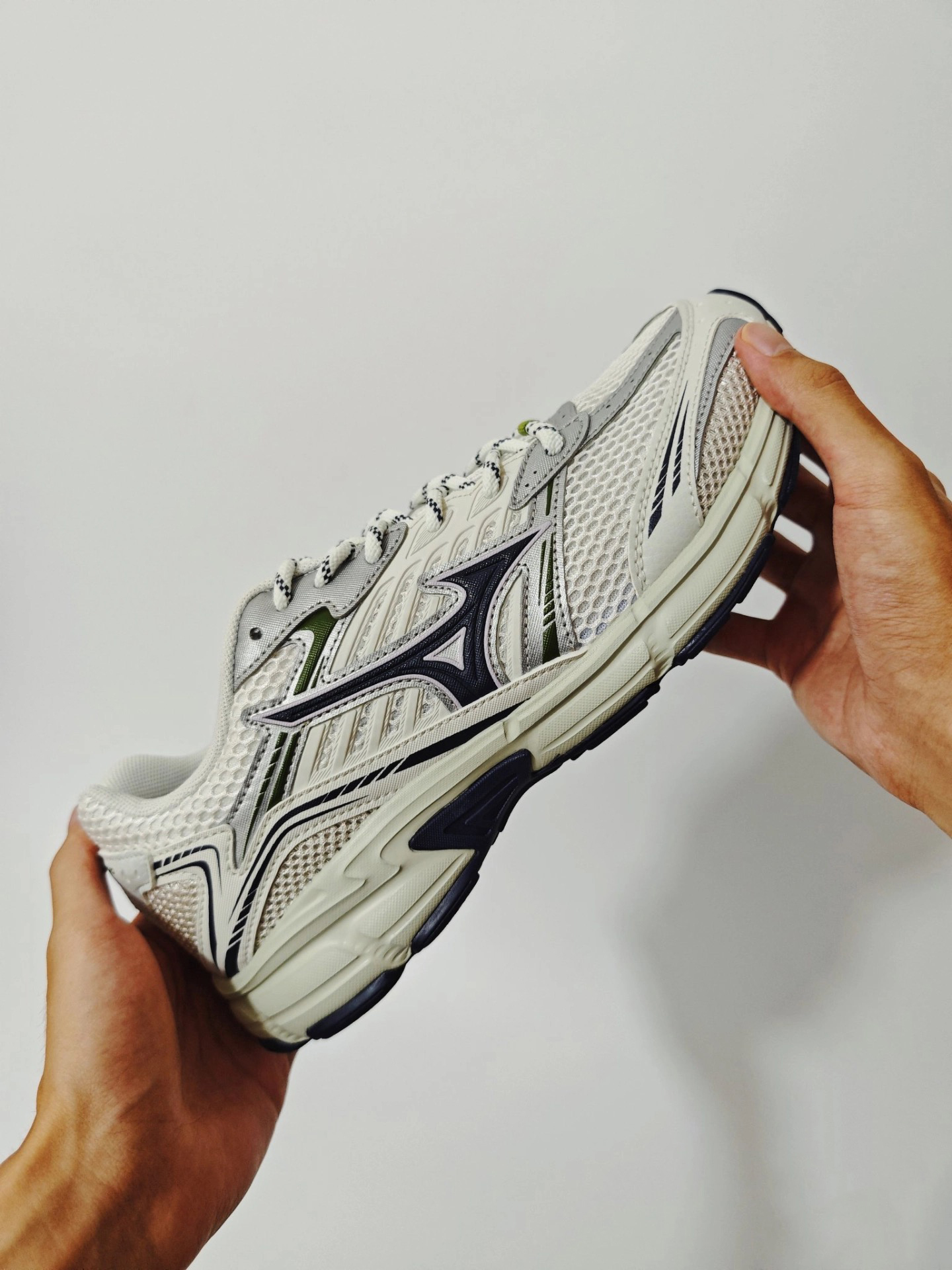 Mizuno Speed 2010 男女情侶鞋奶油白灰 復古 機能鞋 D1GH251706(預購Pre-order)