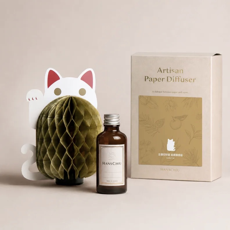HANSCHIU Pet-friendly Fortune Cat Paper Diffuser - Frankincense & Rosewood