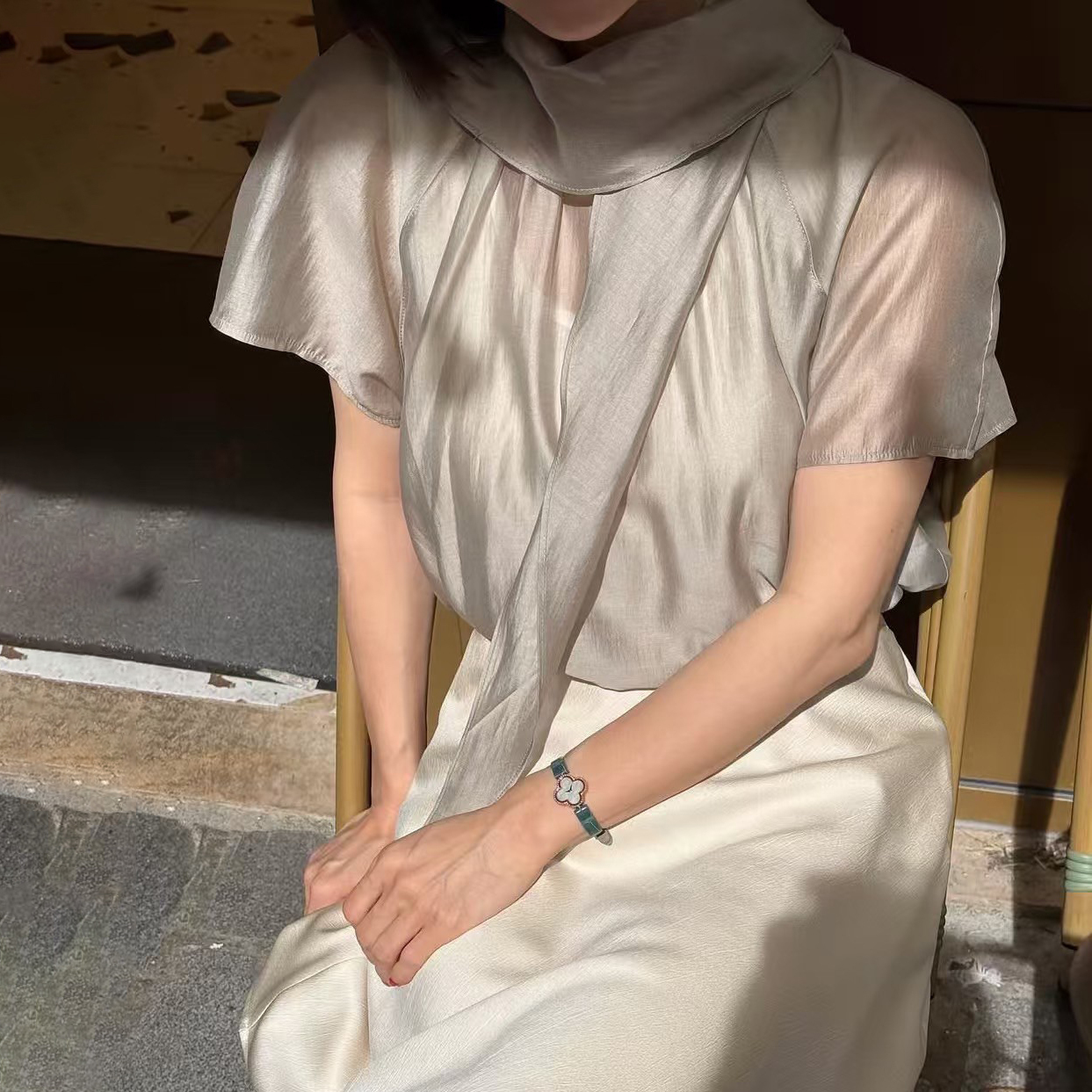 光澤感落肩排釦上衣+同色系披肩SET / 4色