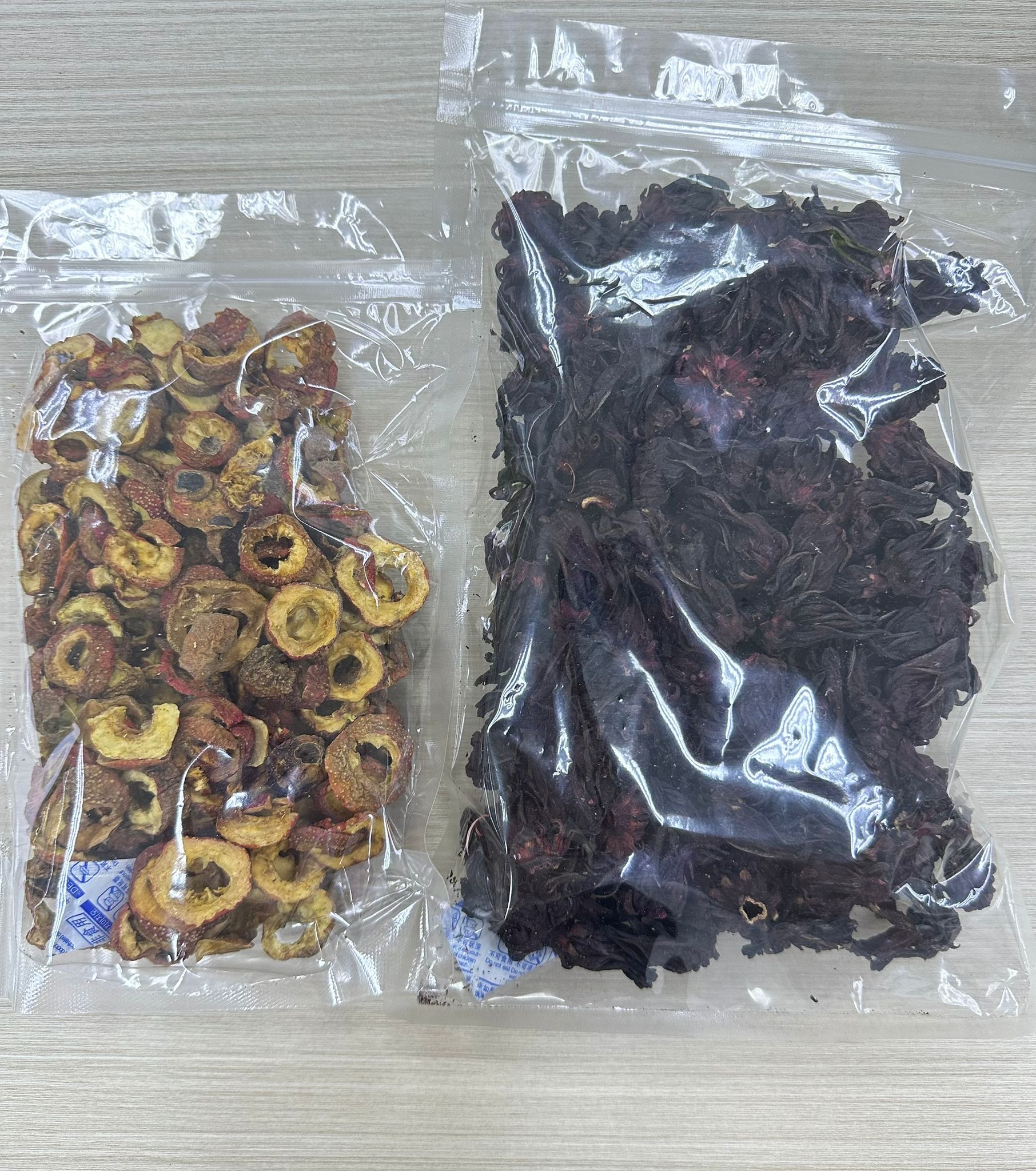 TG02 買一送一套裝:  洛神花100克  **送頂級山楂 150克  **到期日:約2027/12 (需冷藏於0-5℃度範圍內保存)