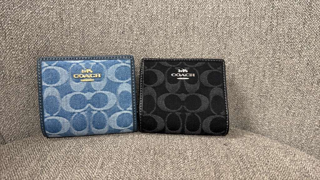 AK006 Coach Signature Canvas 雙摺短銀包