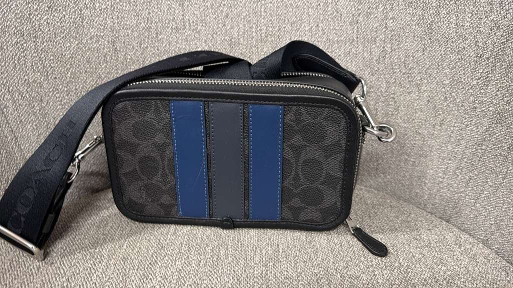 AK004 Coach Wyatt Signature Varsity 條紋斜背手袋 19x11cm