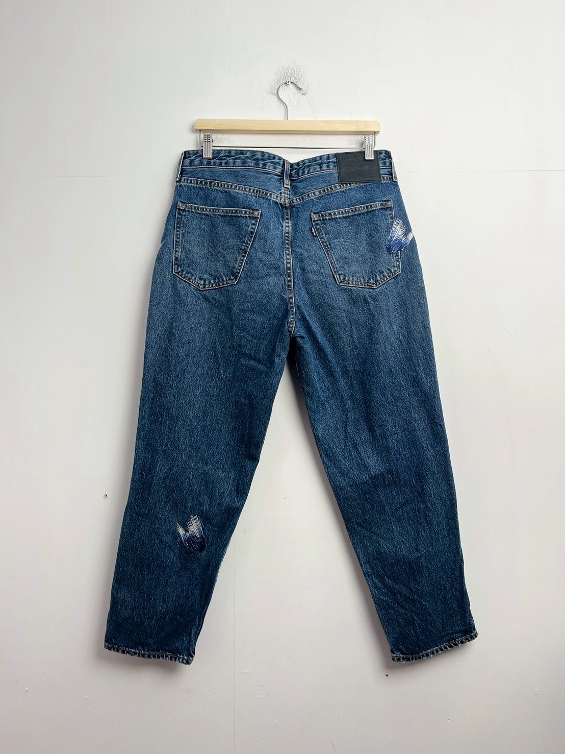LEVI'S MADE & CRAFTED Embroidered Cropped Tapered Leg Jean SIZE W34