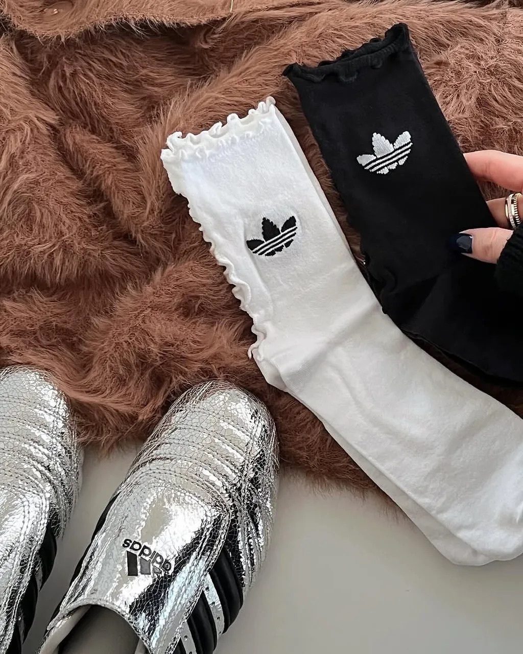 ADIDAS RUFFLE SOCK 木耳邊捲捲襪 中筒襪 黑色 白色 一組兩雙入 JD5623 / 預購