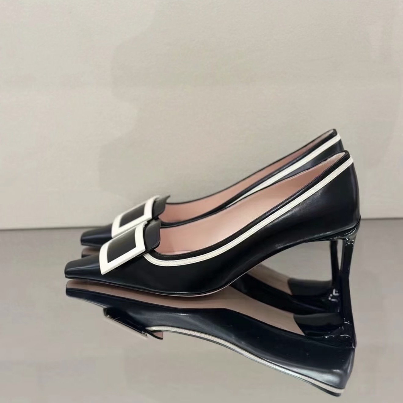 Roger Vivier Viv Canard Leather Pumps heels black 55mm