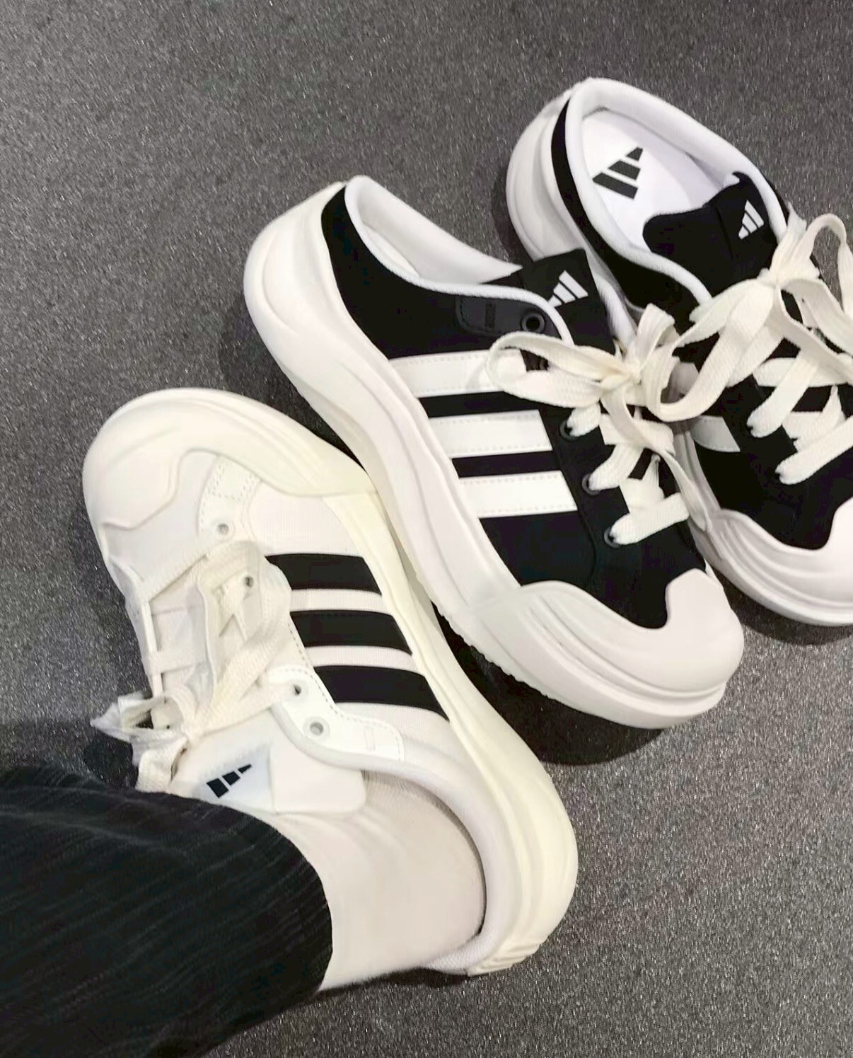 【Luxury】 ADIDAS ORIGINALS MAXXCOURT MULE 厚底麵包穆勒鞋 黑色 奶油白 男女同款 LA4473 HQ9514