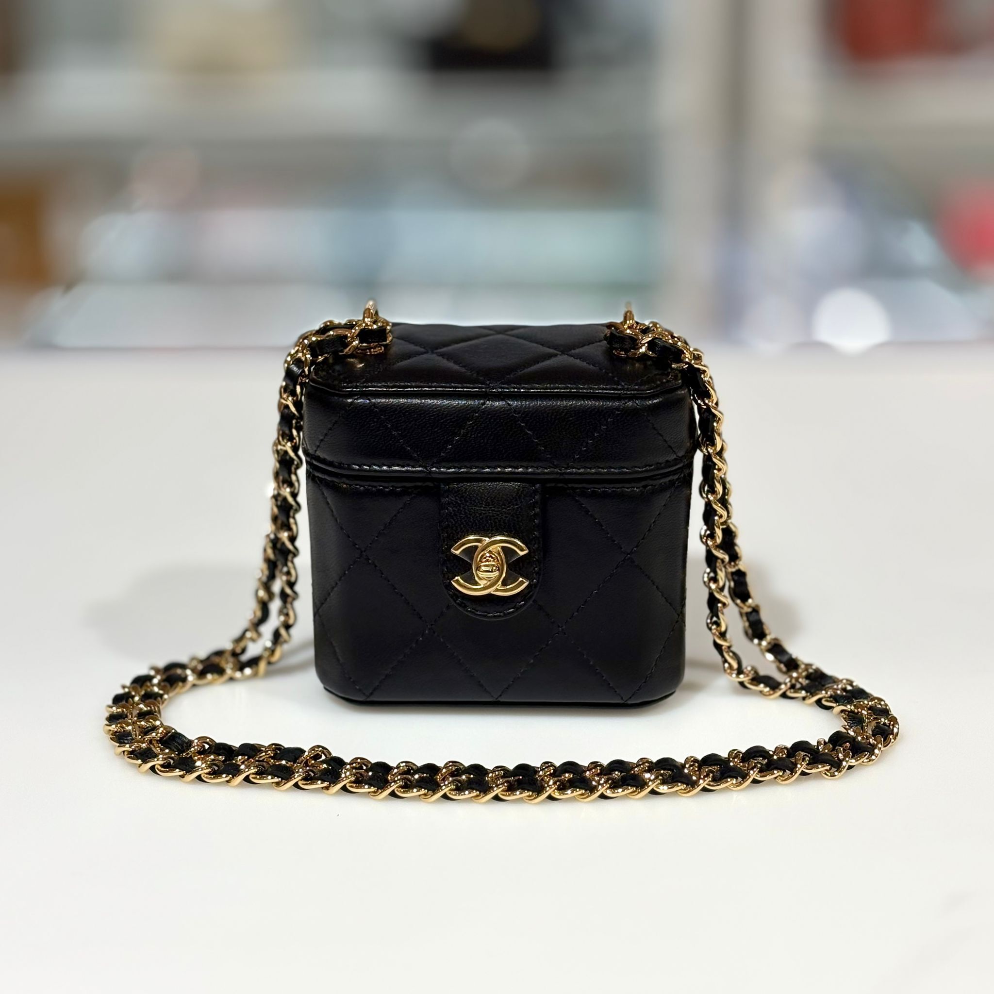 全新CHANEL小方盒子AP3459, 黑色菱格小牛皮金扣 @晶片, Lambskin Quilted Vanity Clutch With Chain Black #BRAND NEW #香榭站正品