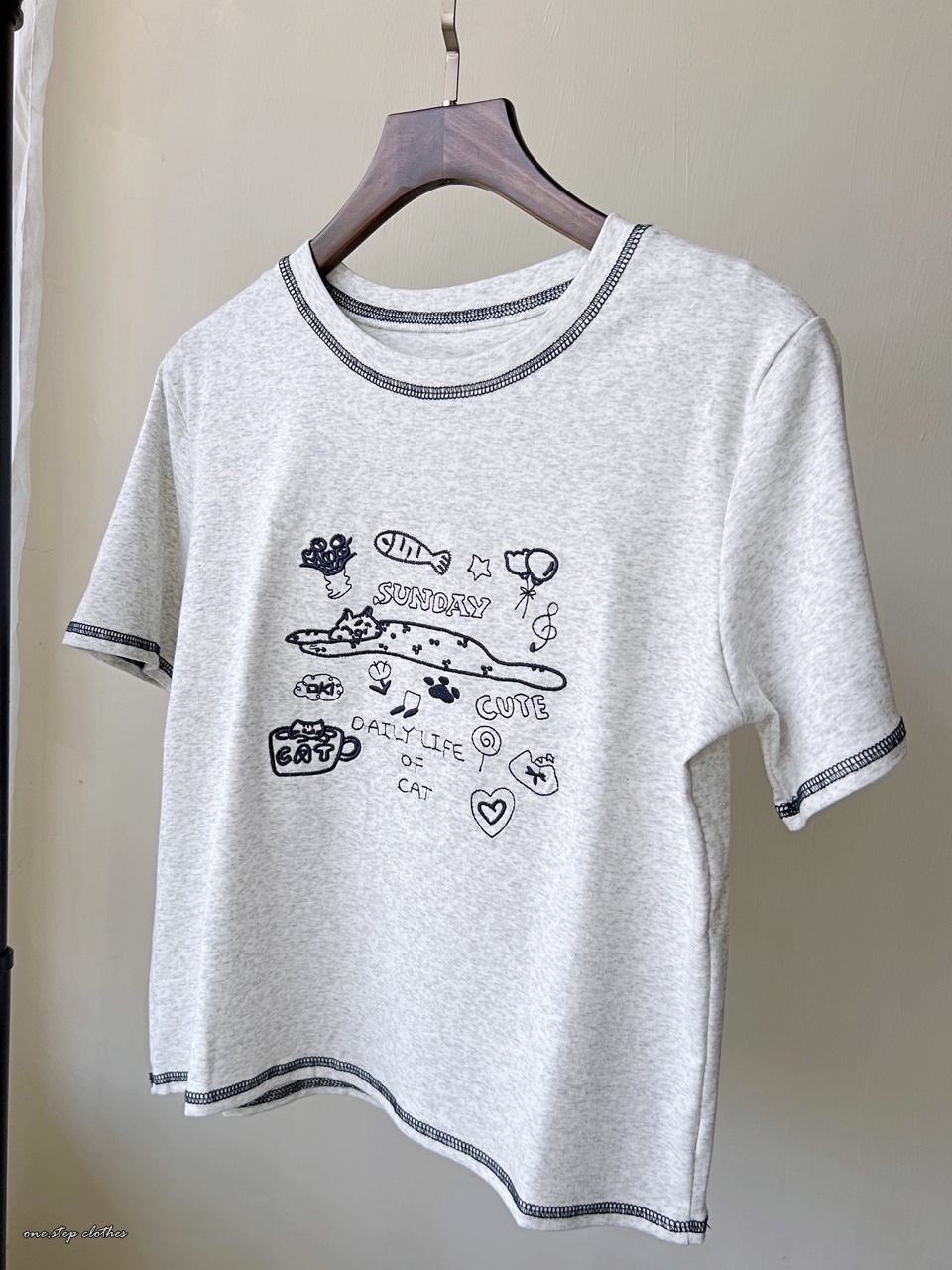正韓貓咪Sunday刺繡字母T (灰白)