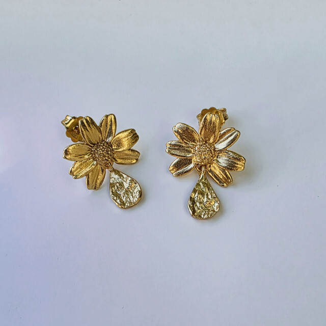 1TA0530-404 [THALLO] 雛菊耳環，925銀鍍24K金 #1751891s22 (EU)