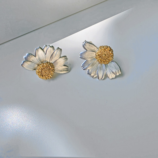 1TA0530-406 [THALLO] 雛菊耳環，925銀，部分鍍金 #1751892s28 (EU)