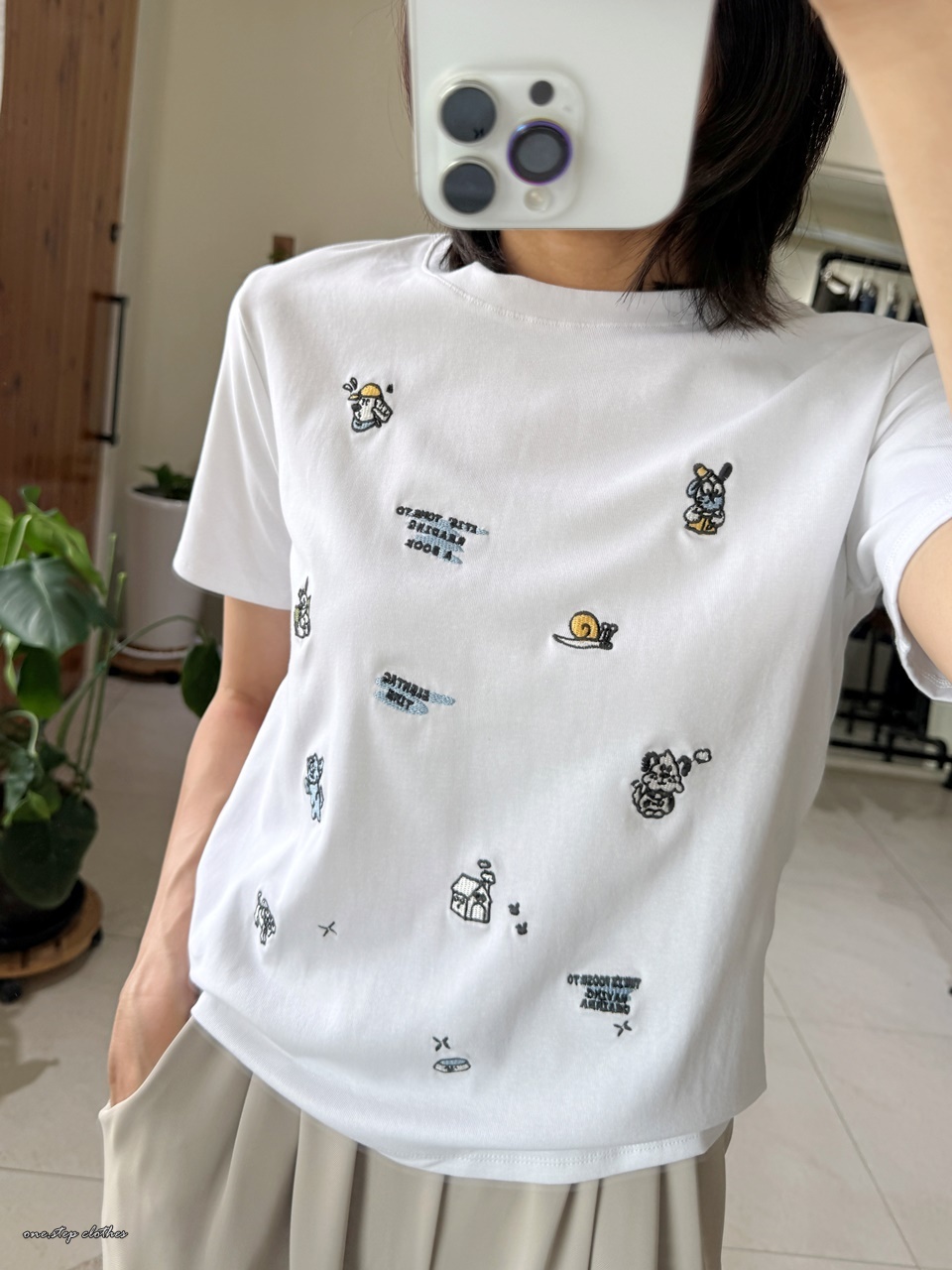 正韓小巧狗狗刺繡T  (白)