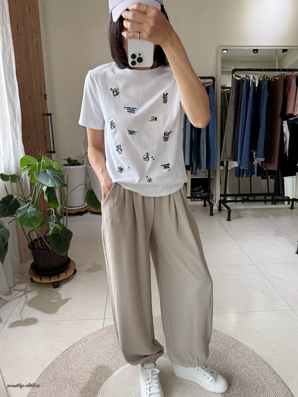 正韓小巧狗狗刺繡T  (白)