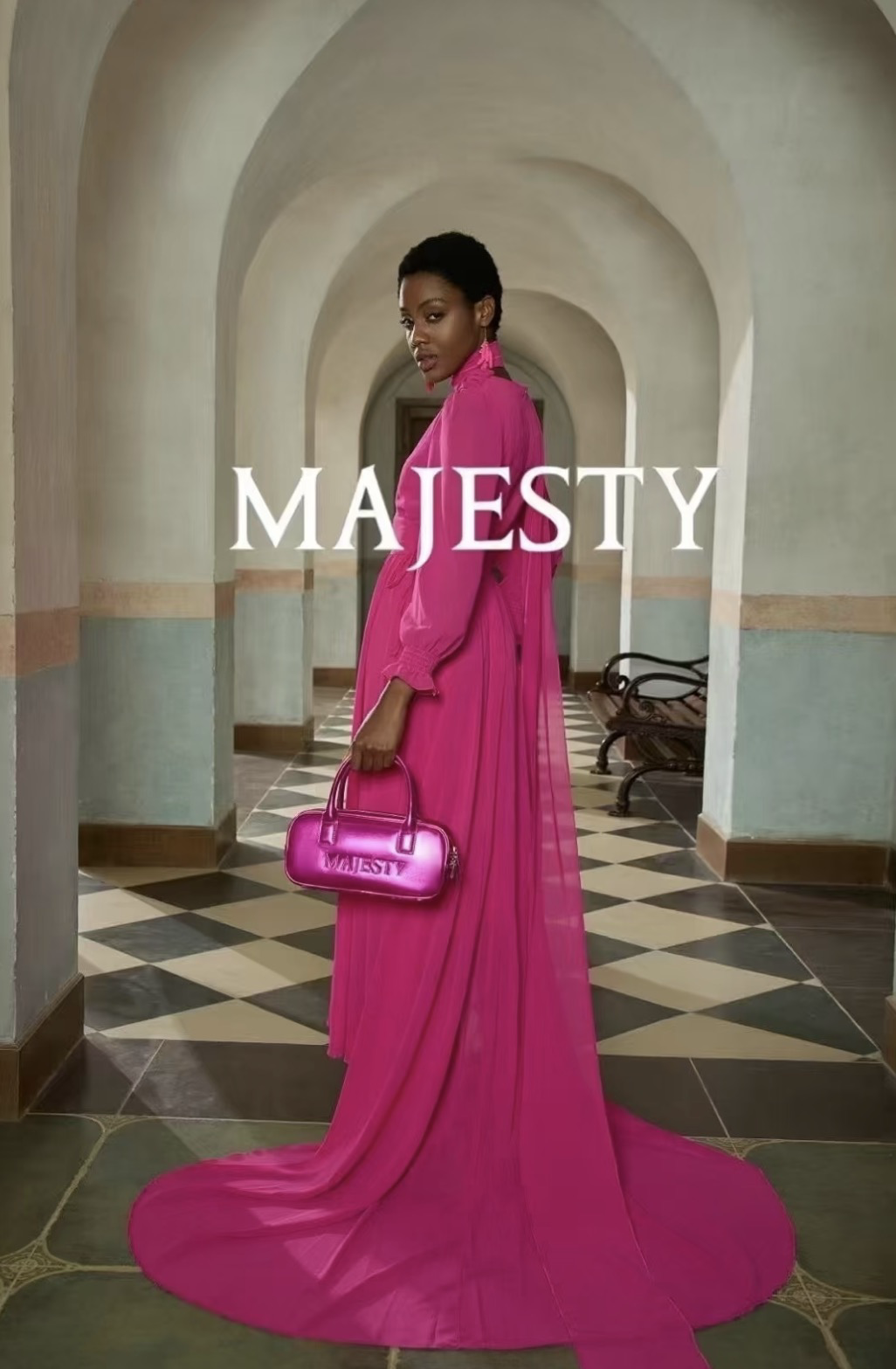 Majesty 夢幻手拿包